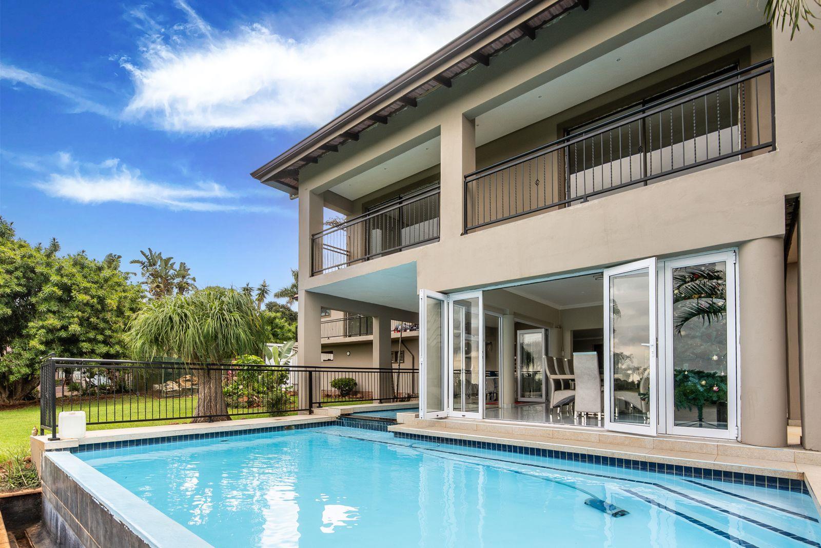 Majestic Luxury Residence with Pool & Scenic Vistas — photograph 3