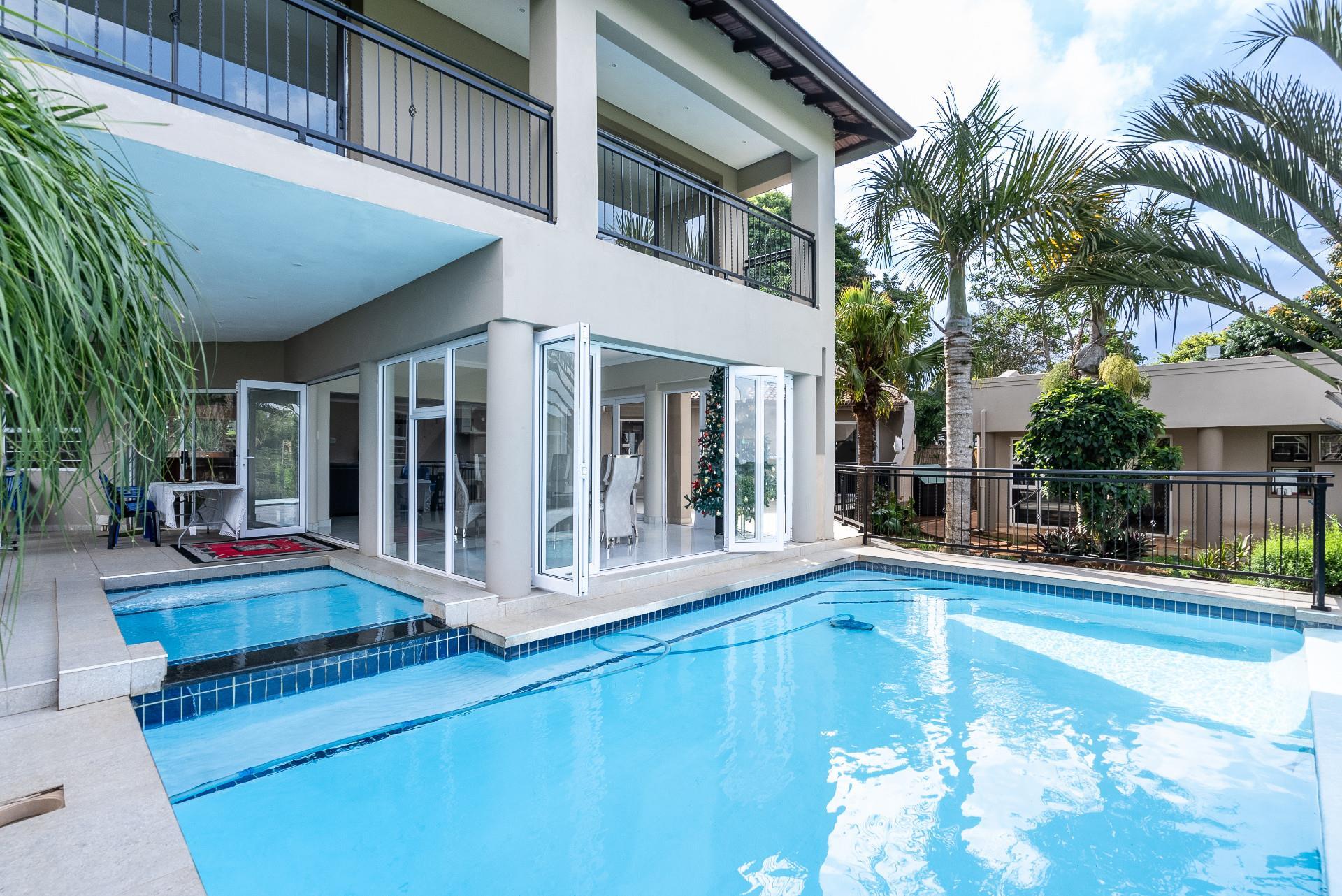 Majestic Luxury Residence with Pool & Scenic Vistas — photograph 4