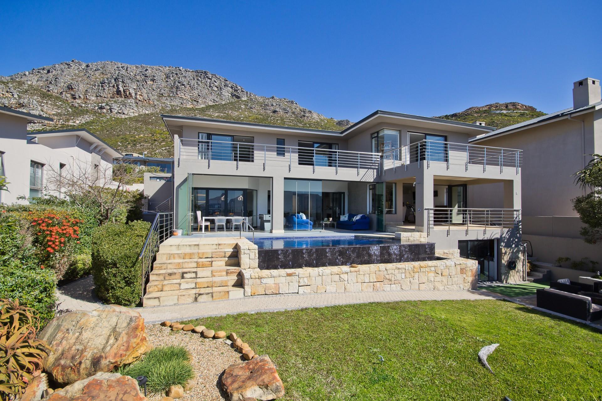 House in Cape Town, Western Cape, South Africa — photograph 1