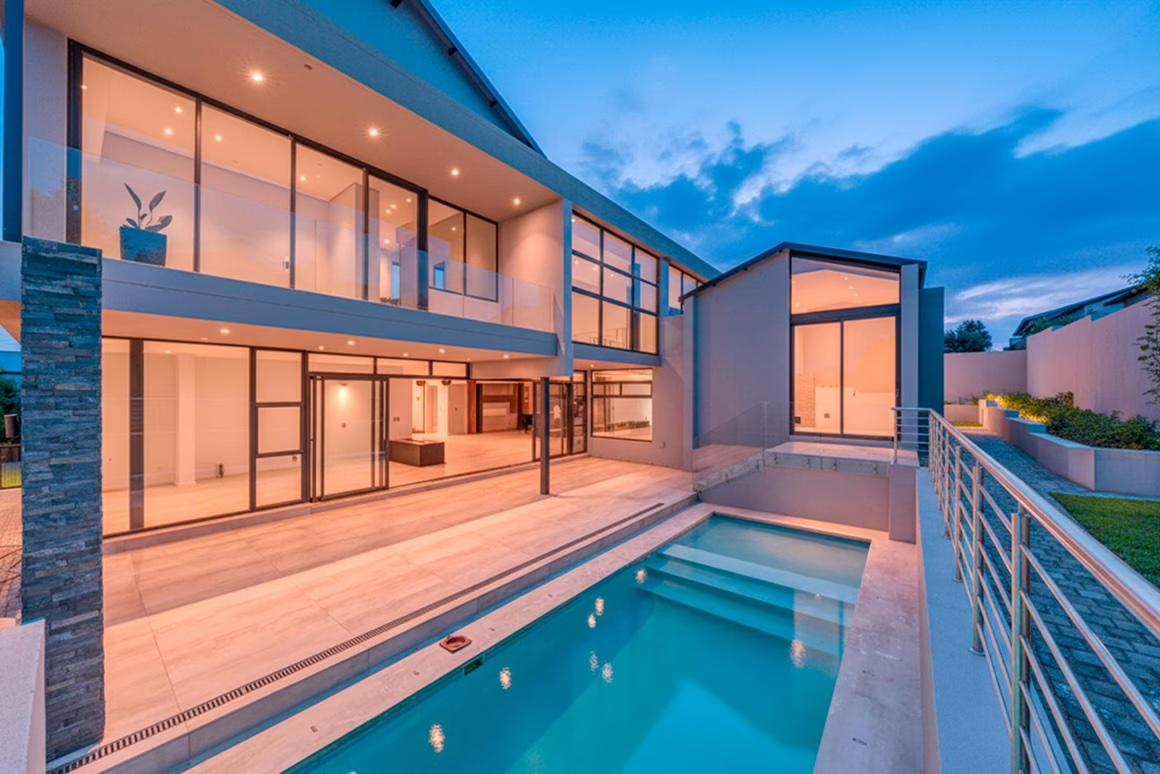 New-Build Entertainer's Home in Waterfall — photograph 2