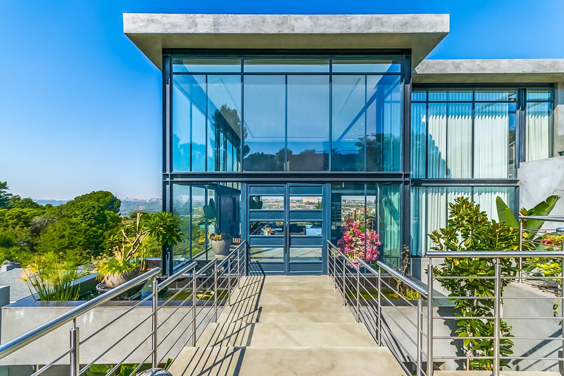 Northcliff Infinity-Pool Home — photograph 3