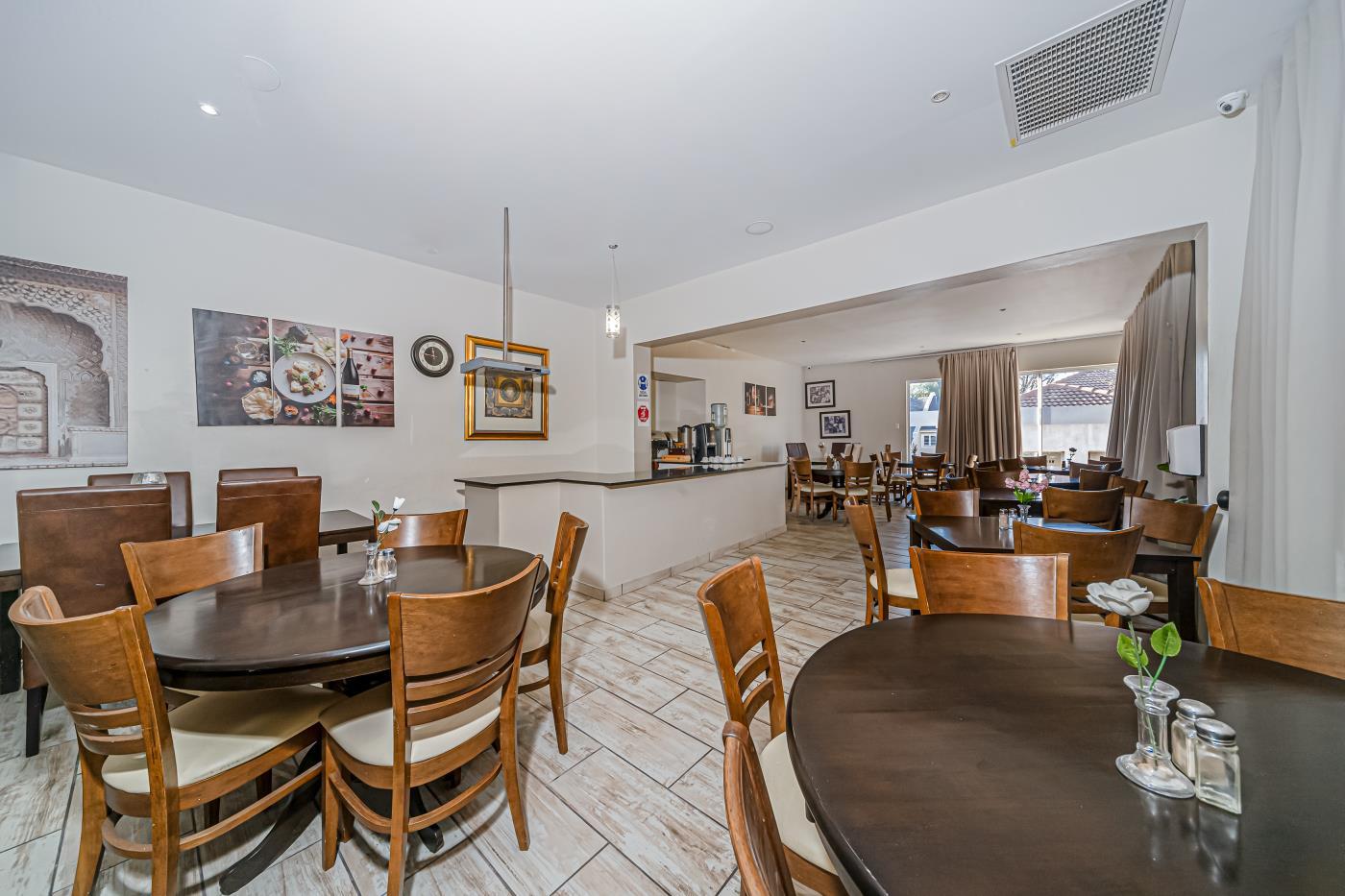 10 Bedroom Lodge For Sale in Hyde Park — photograph 5