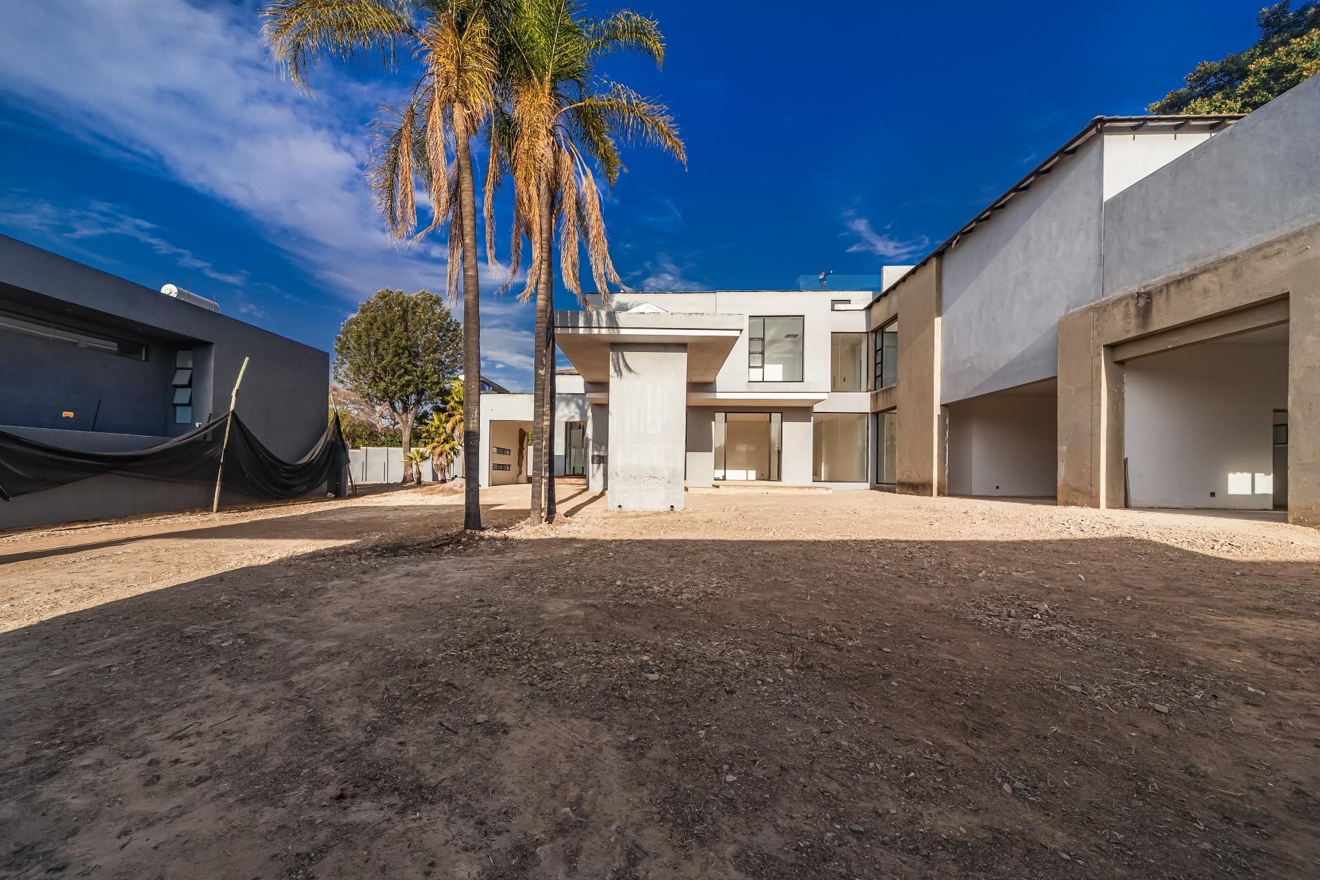 6 Bedroom House in Sandhurst — photograph 5