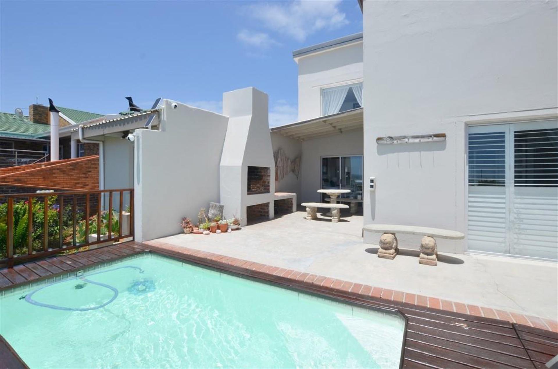 Beach House With Heated Pool — photograph 3