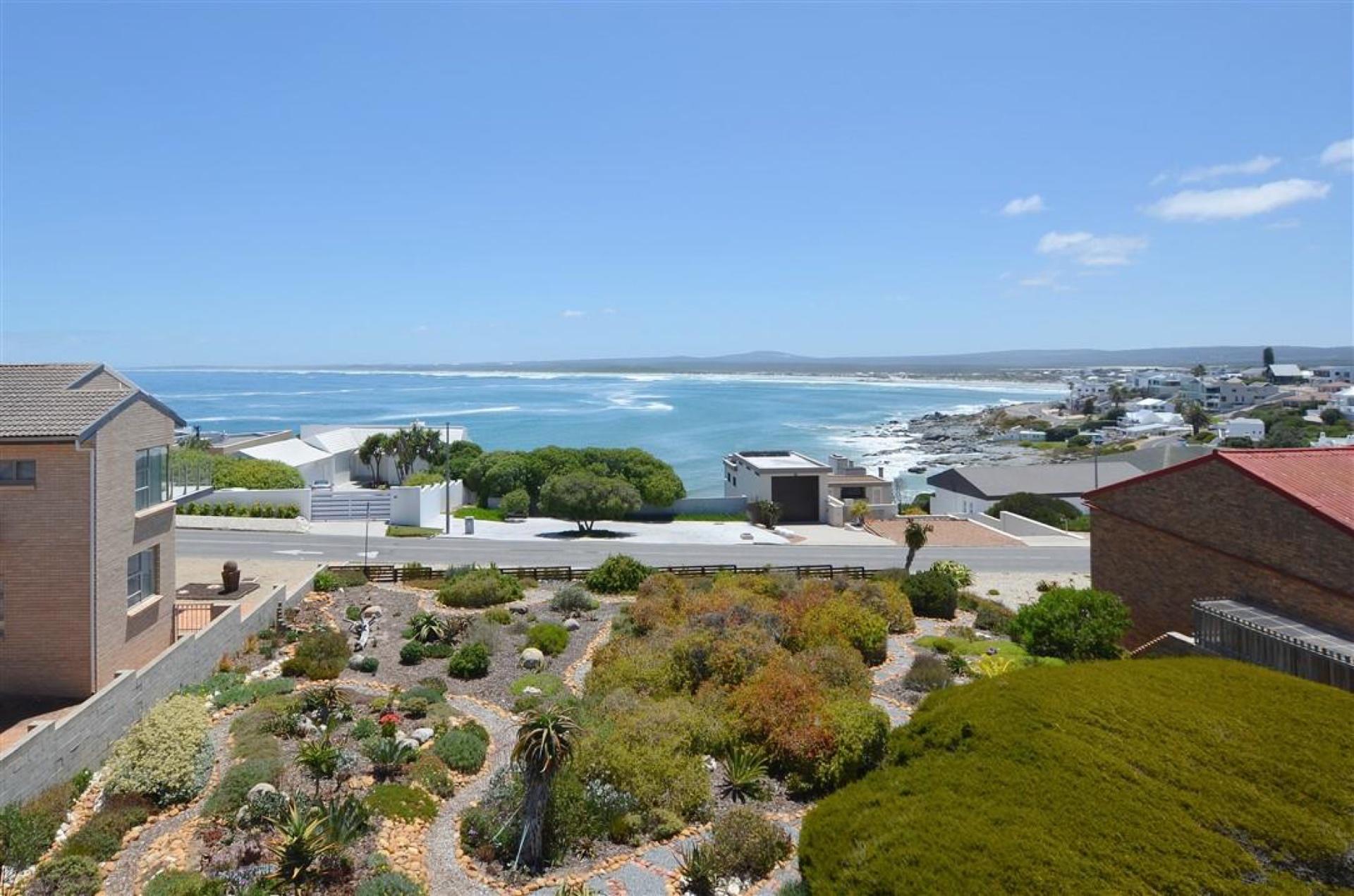 Beach House With Heated Pool — photograph 4