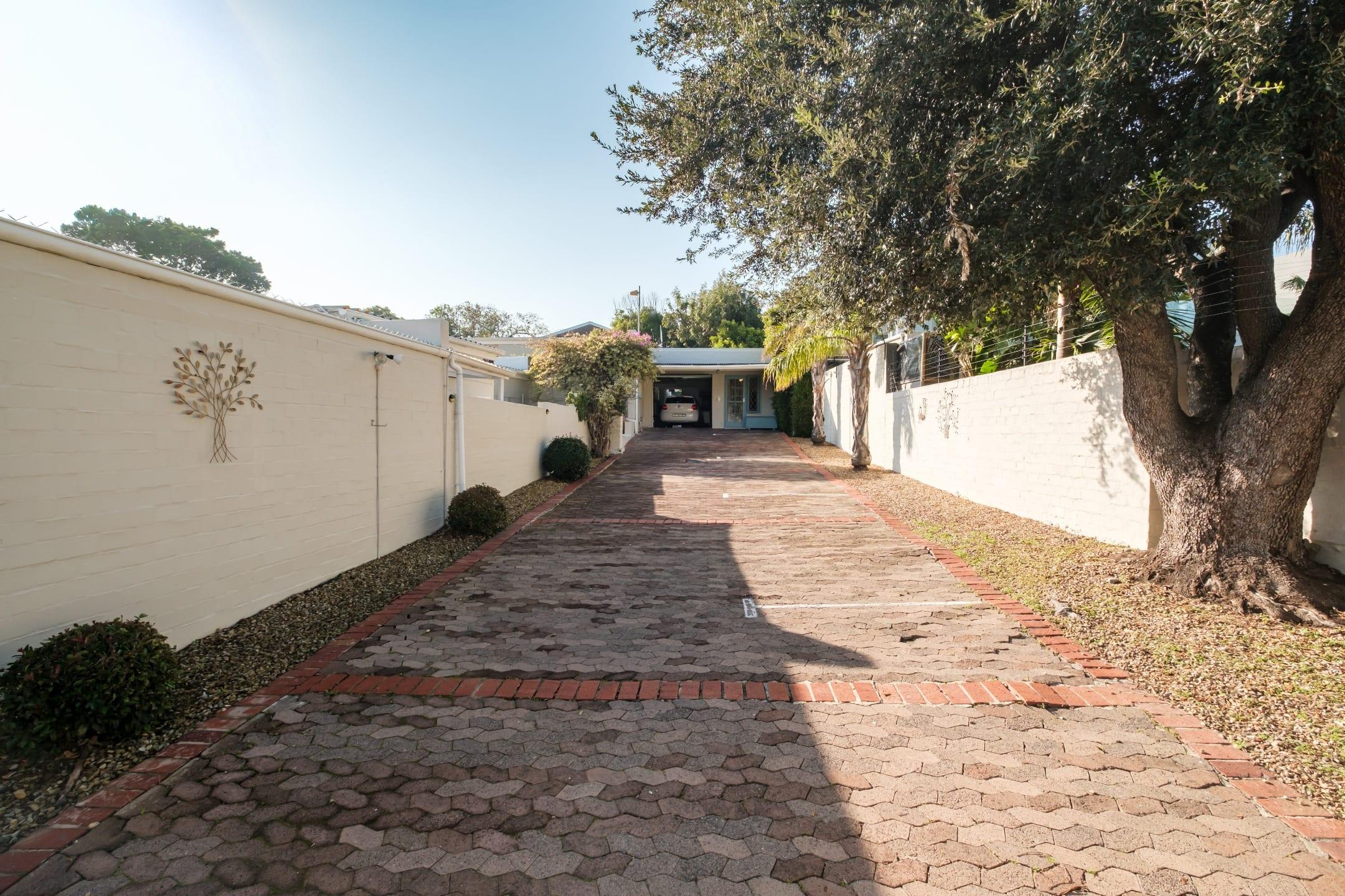 House in Cape Town, Western Cape, South Africa — photograph 4