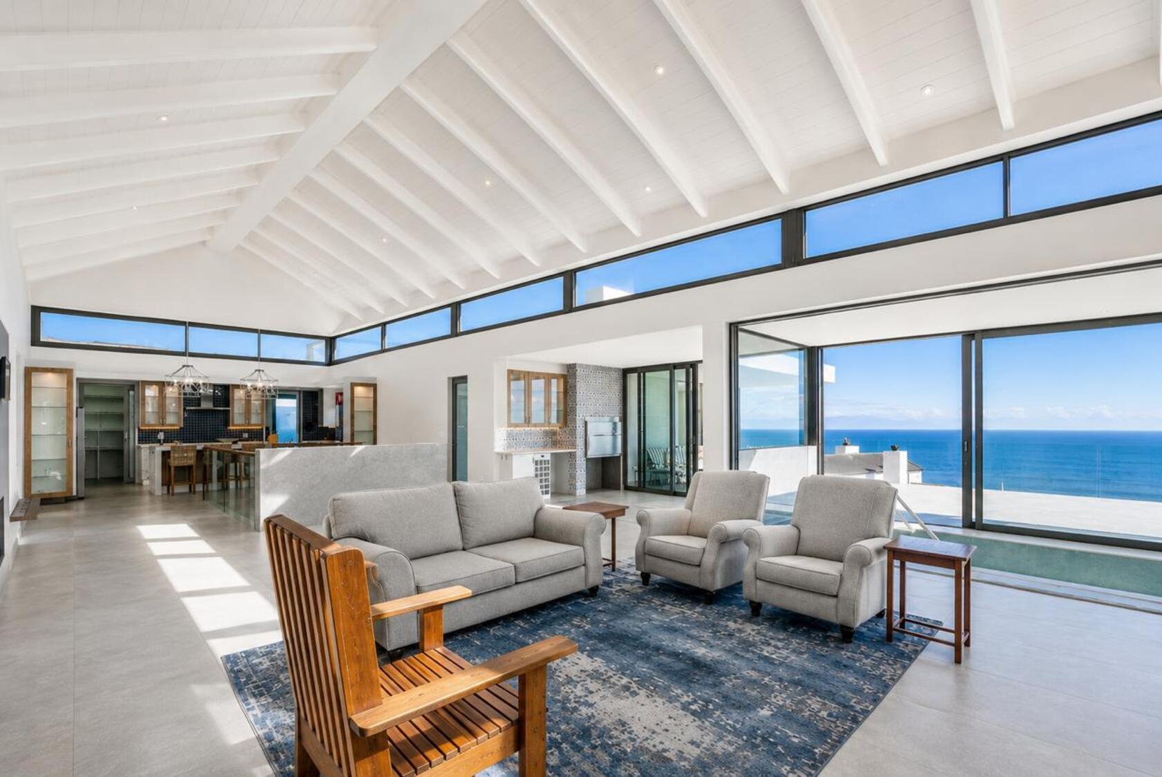 Pinnacle Point Five-Bed Home — photograph 2