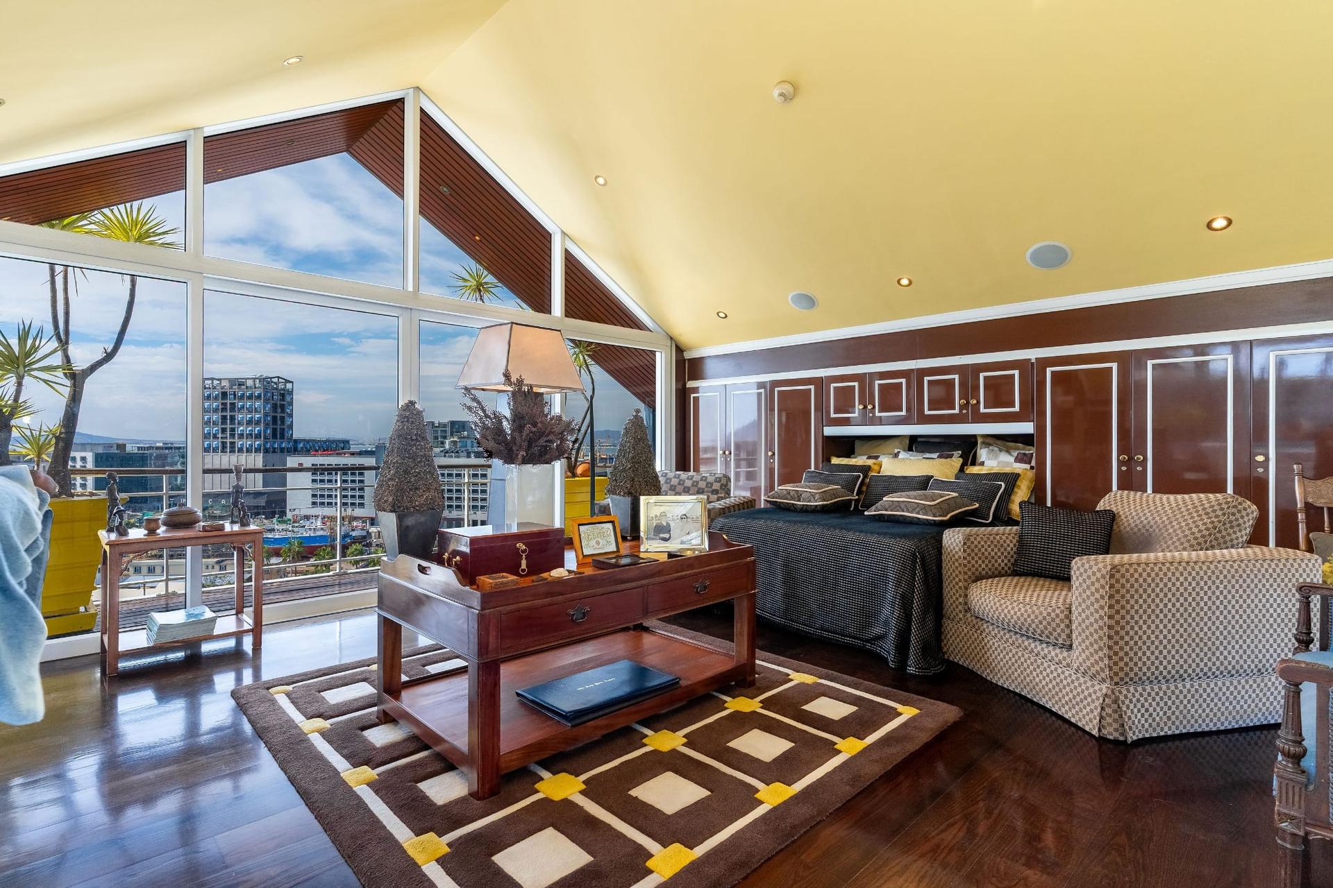 Iconic Duplex Penthouse with Unrivalled 360° Views — photograph 3
