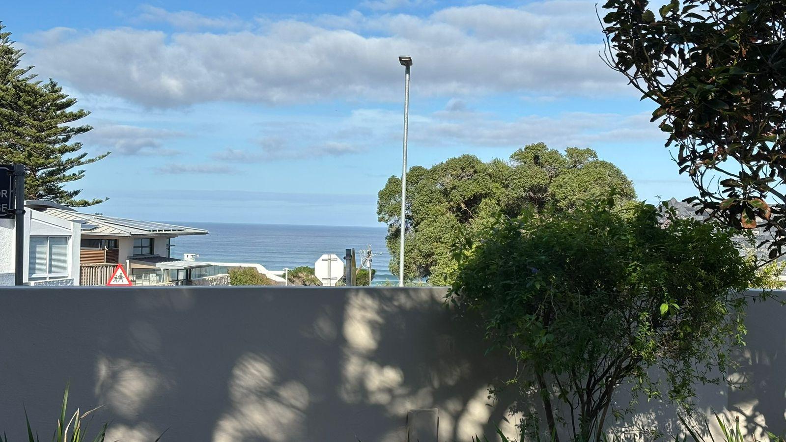Four-Stand Sea-View Voelklip Home — photograph 2