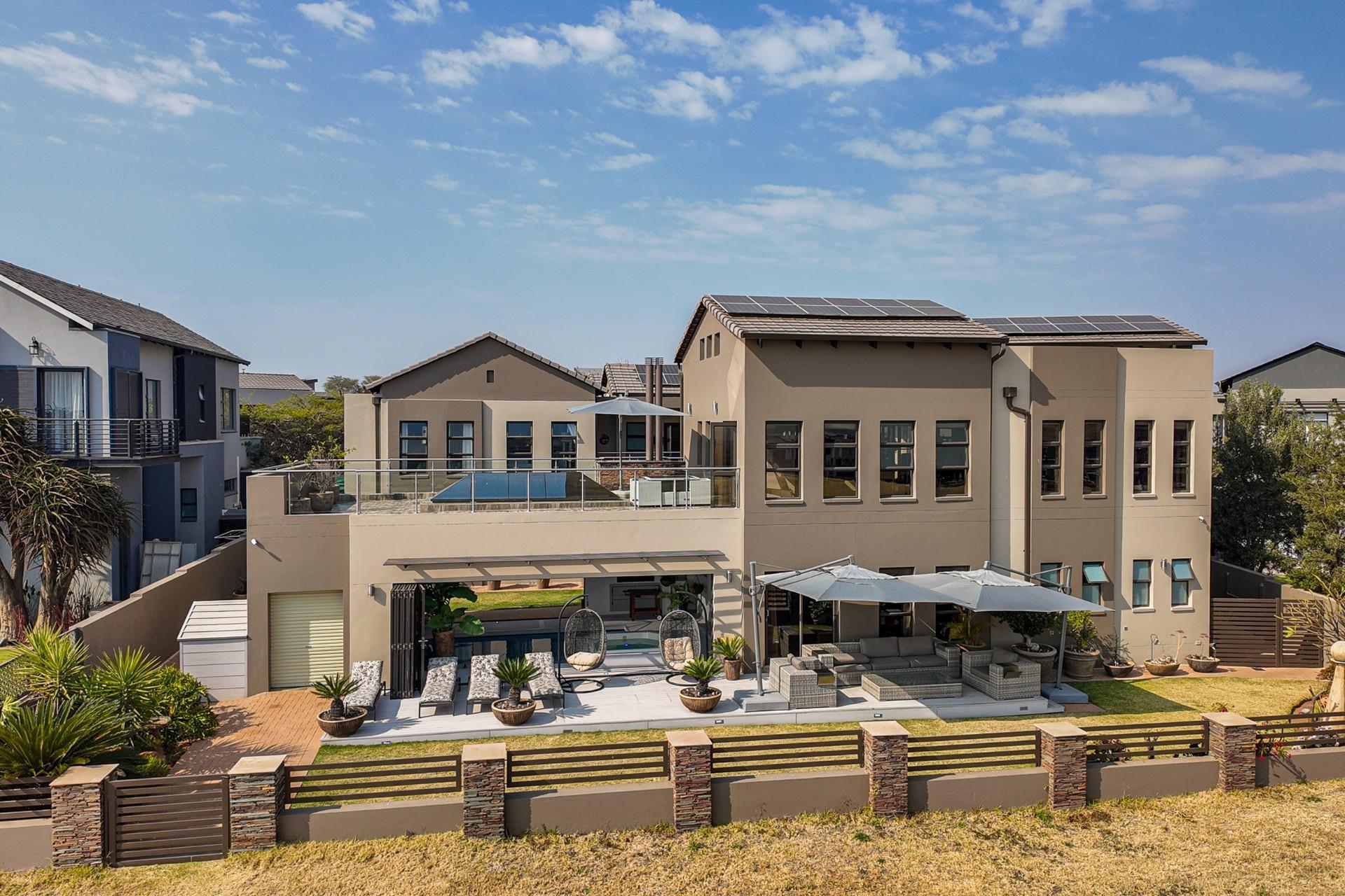 Copperleaf Estate Fairway Home — photograph 2