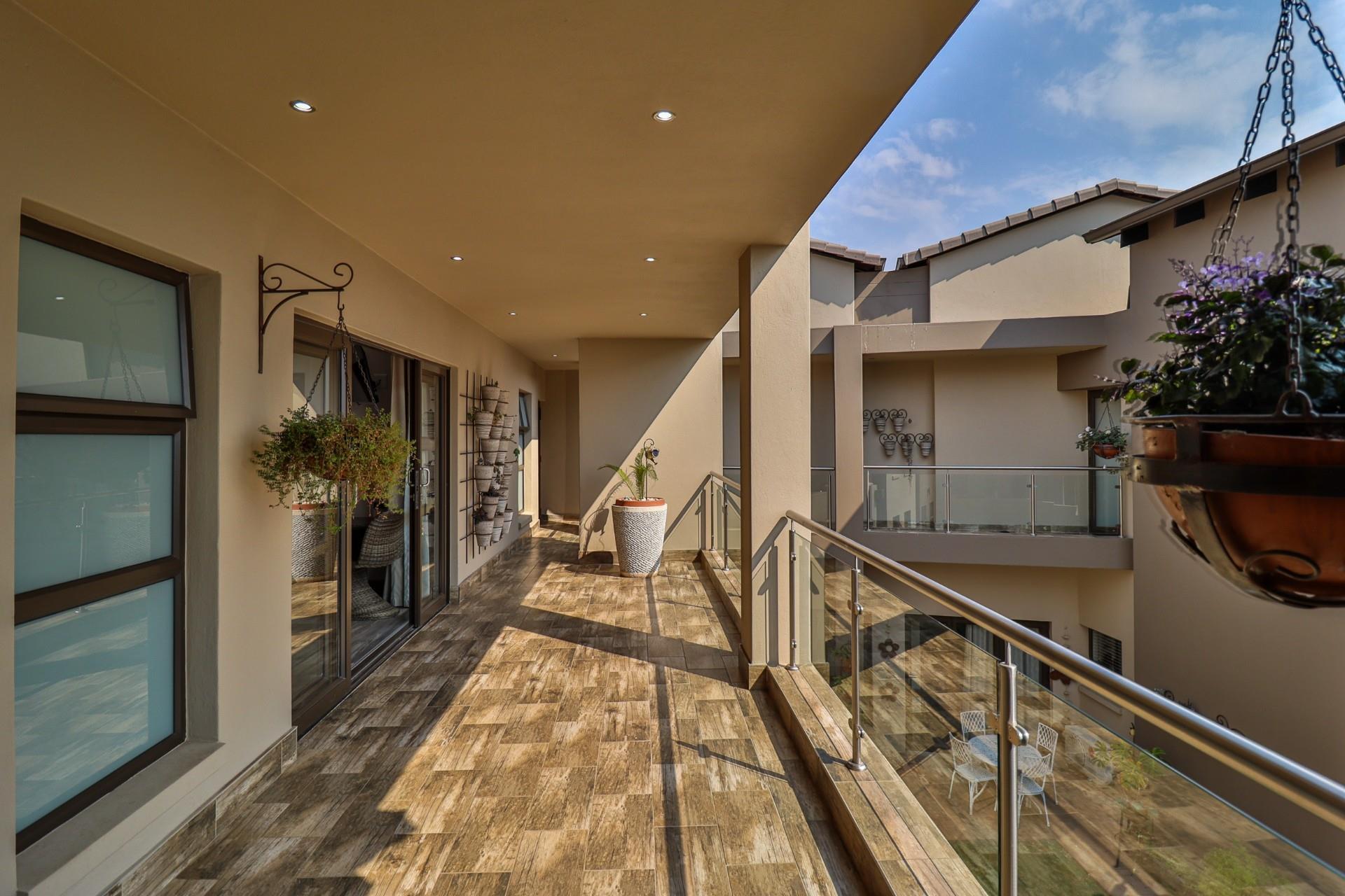 Copperleaf Estate Fairway Home — photograph 4