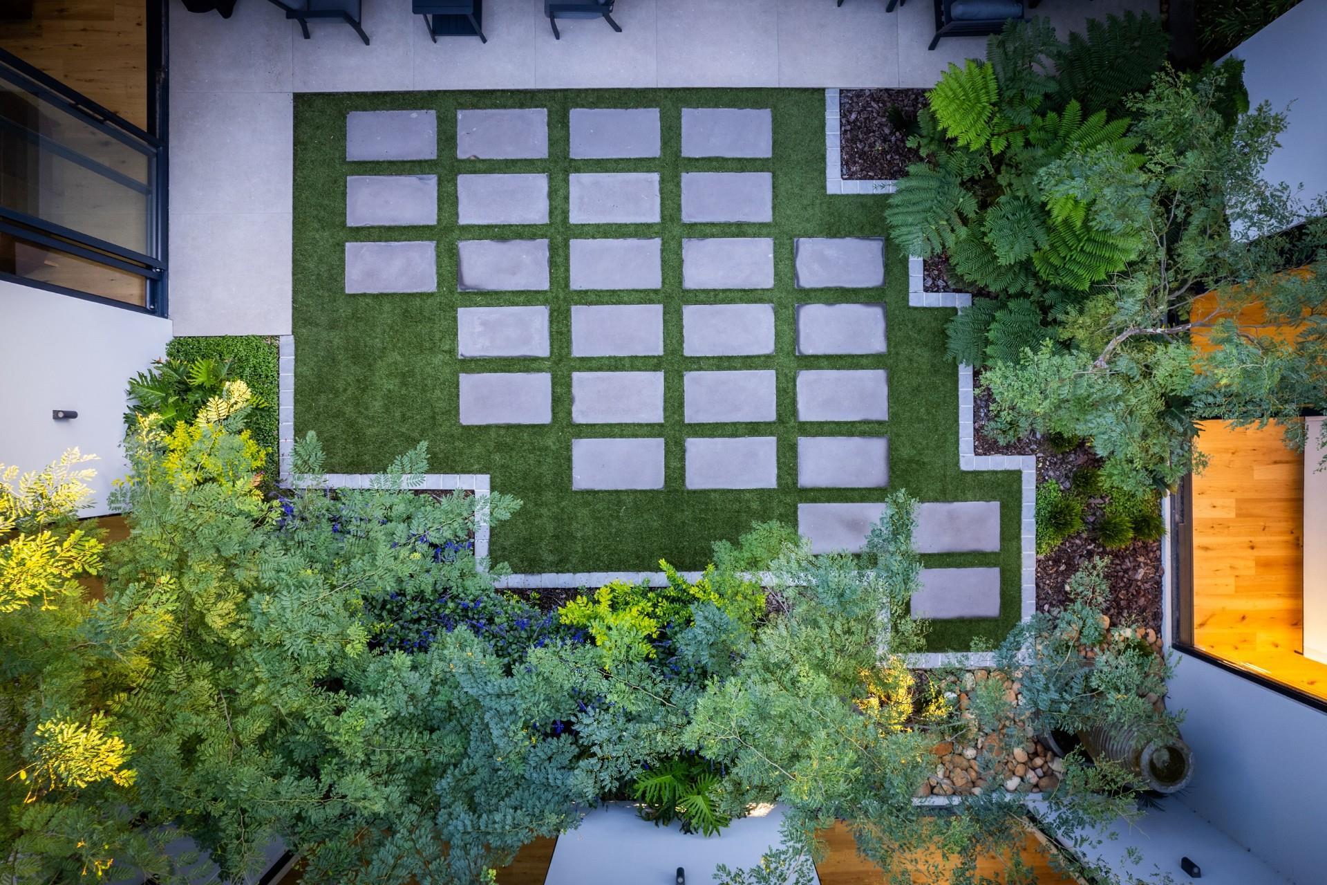 Val de Vie Courtyard Home — photograph 5
