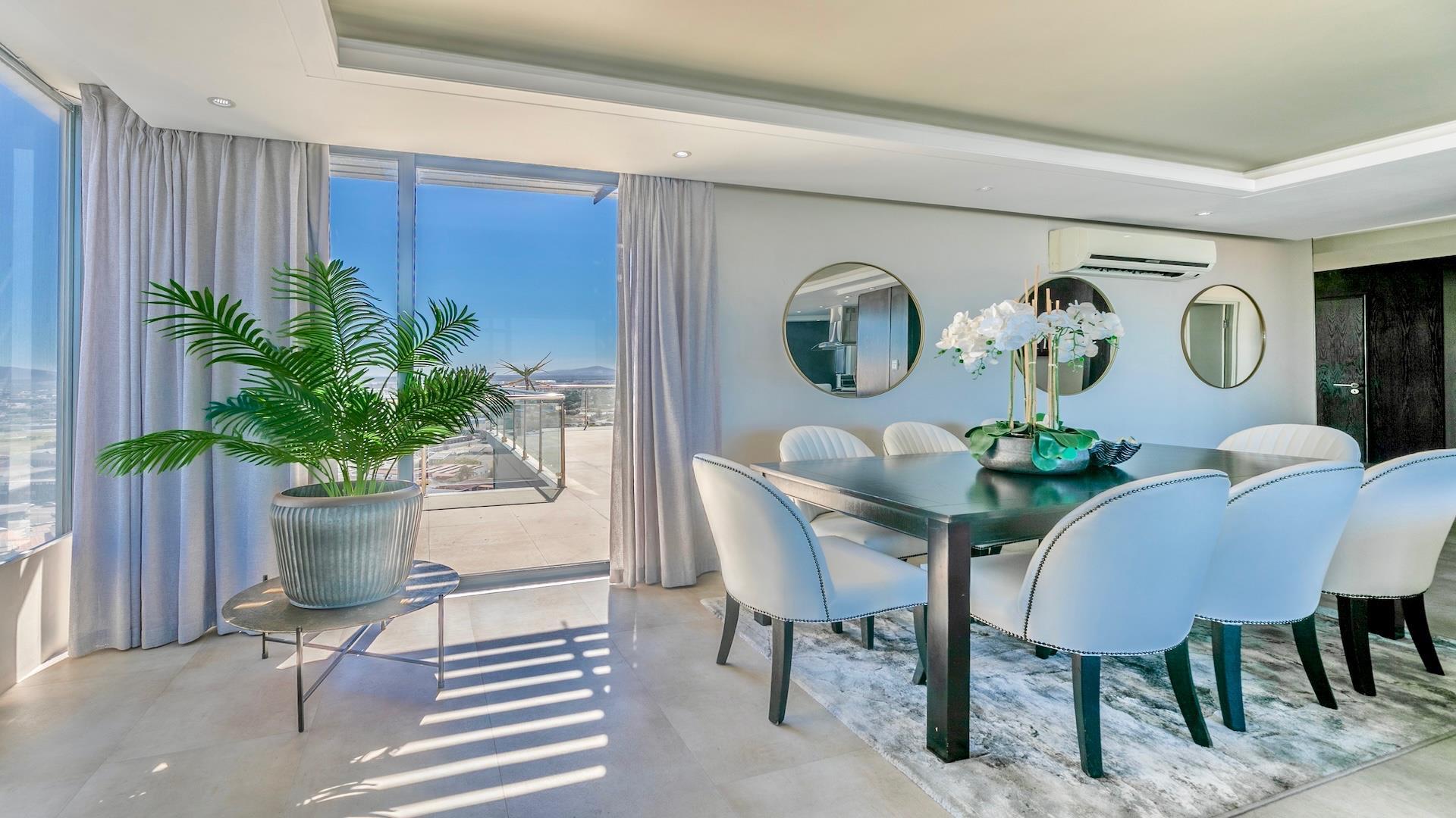 Beachfront Penthouse in Table View — photograph 4