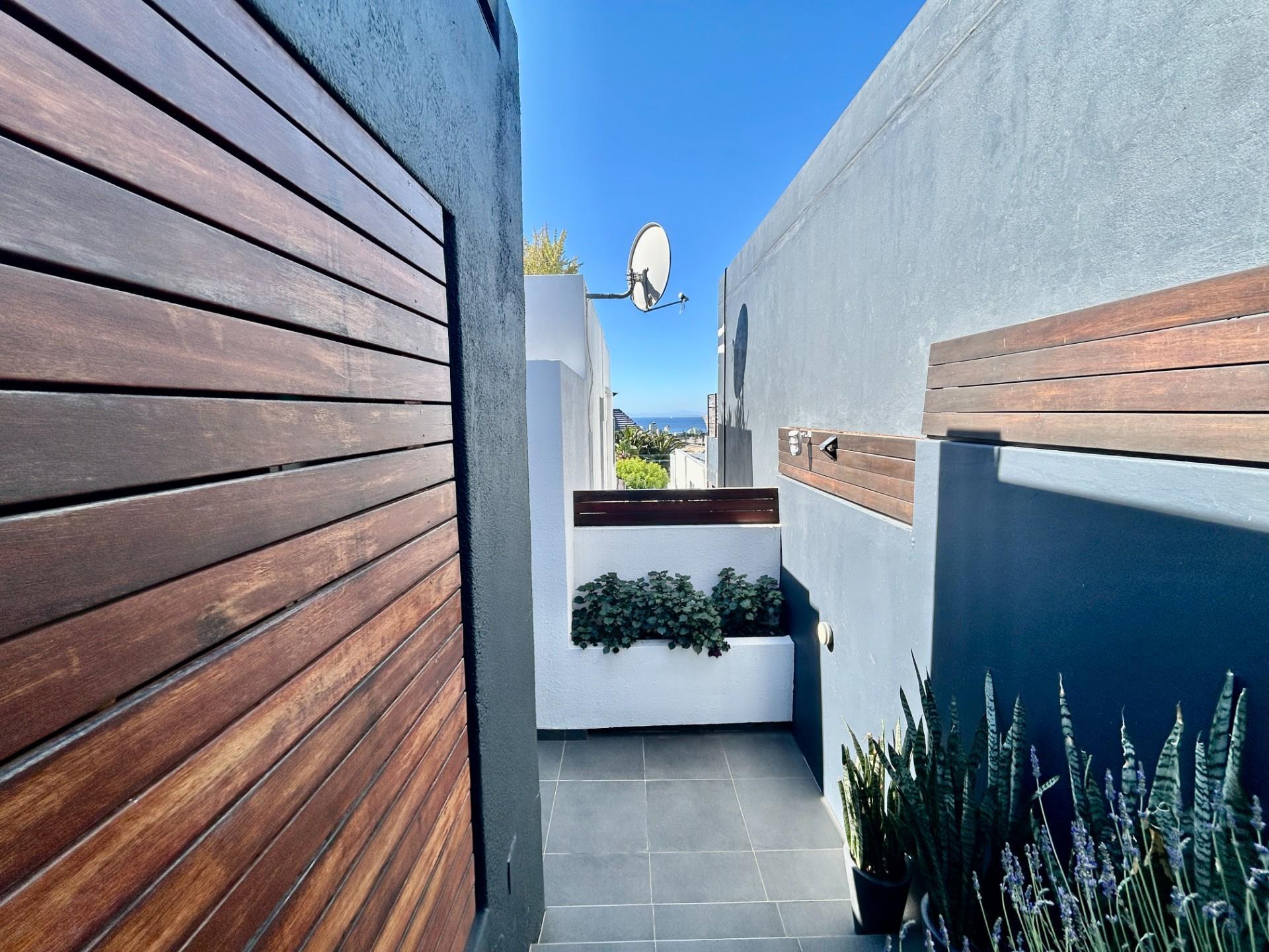 House in Cape Town, Western Cape, South Africa — photograph 1