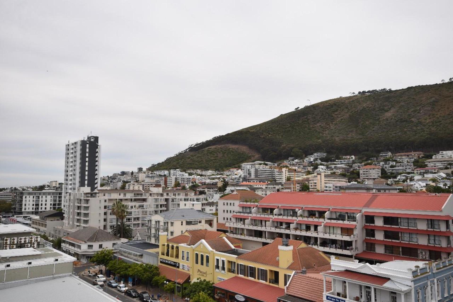 Immaculate full-frontage penthouse apartment — photograph 2