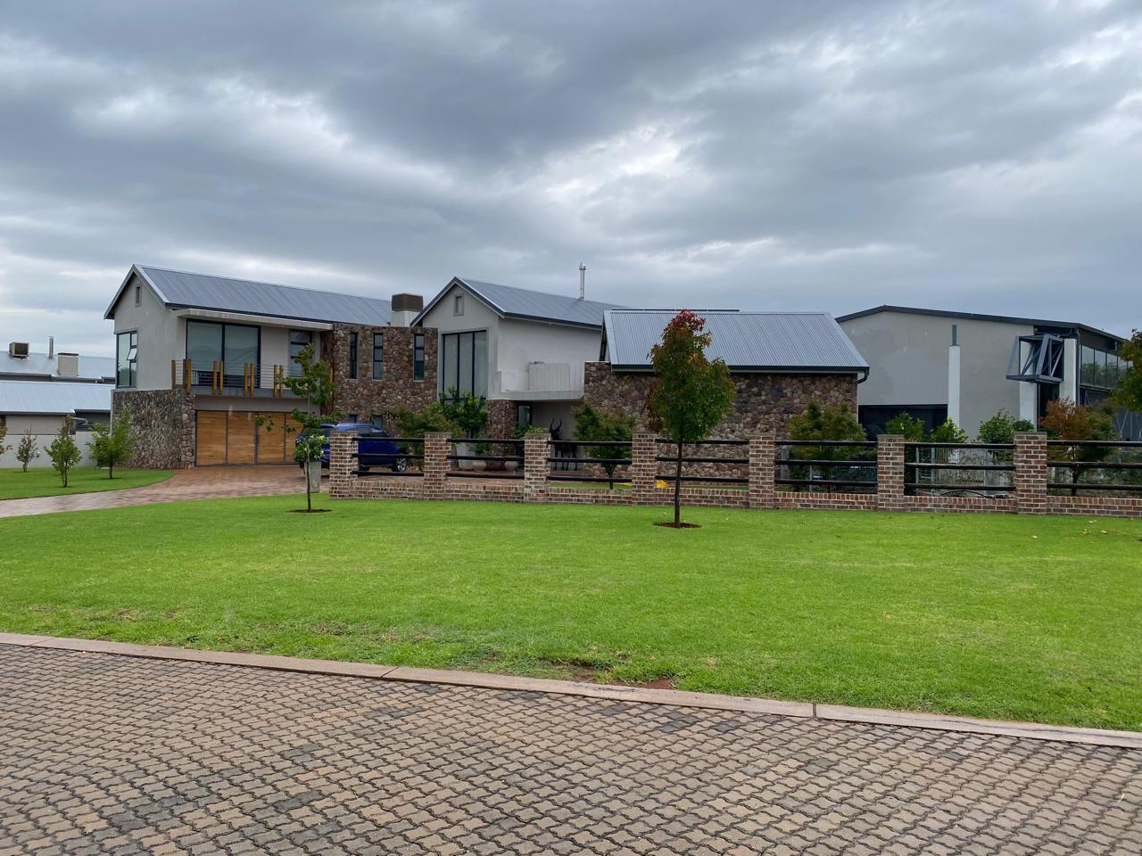 House in Hartbeespoort, North West, South Africa — photograph 1