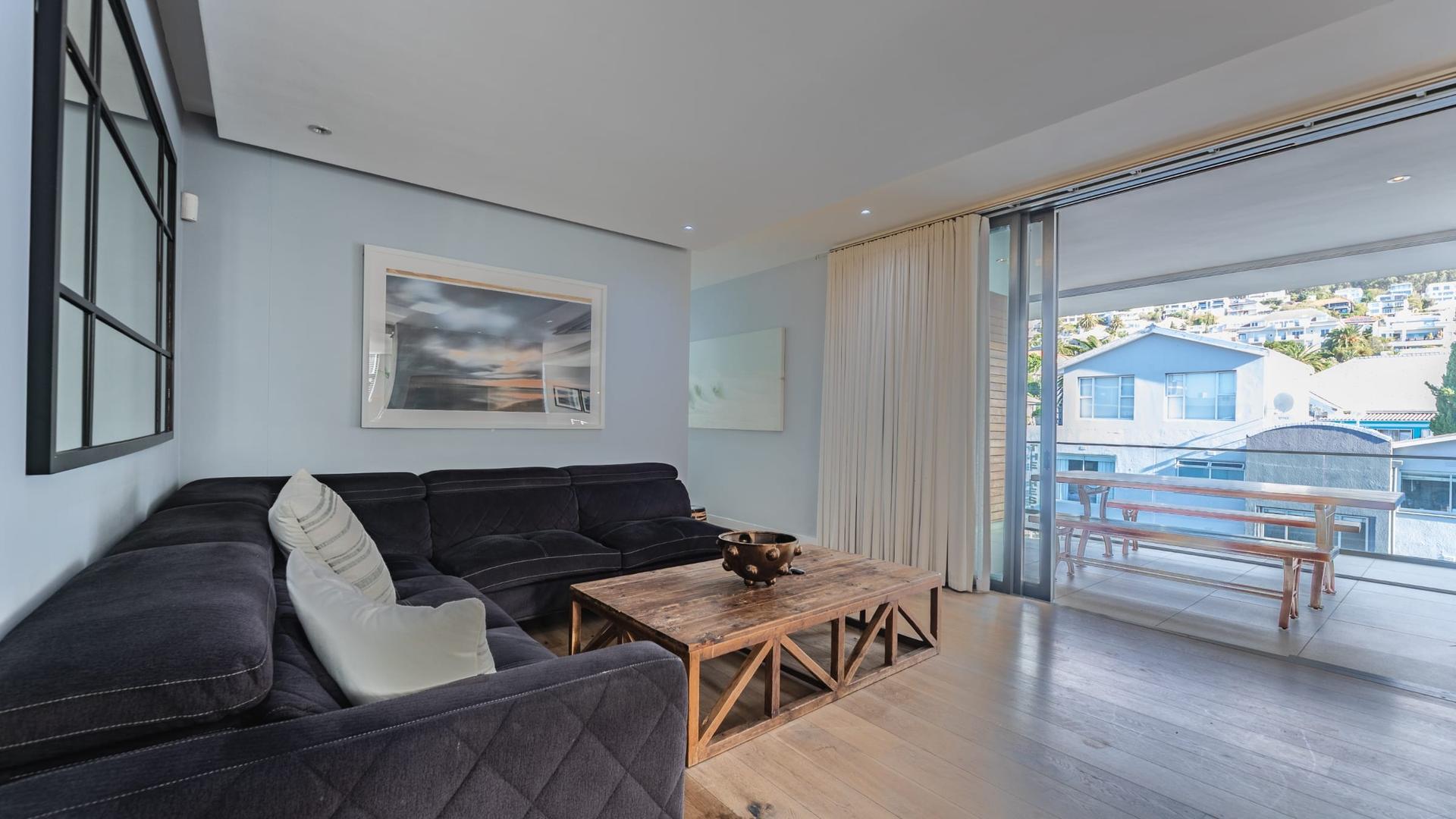 3 Bedroom Penthouse For Sale in Green Point — photograph 3