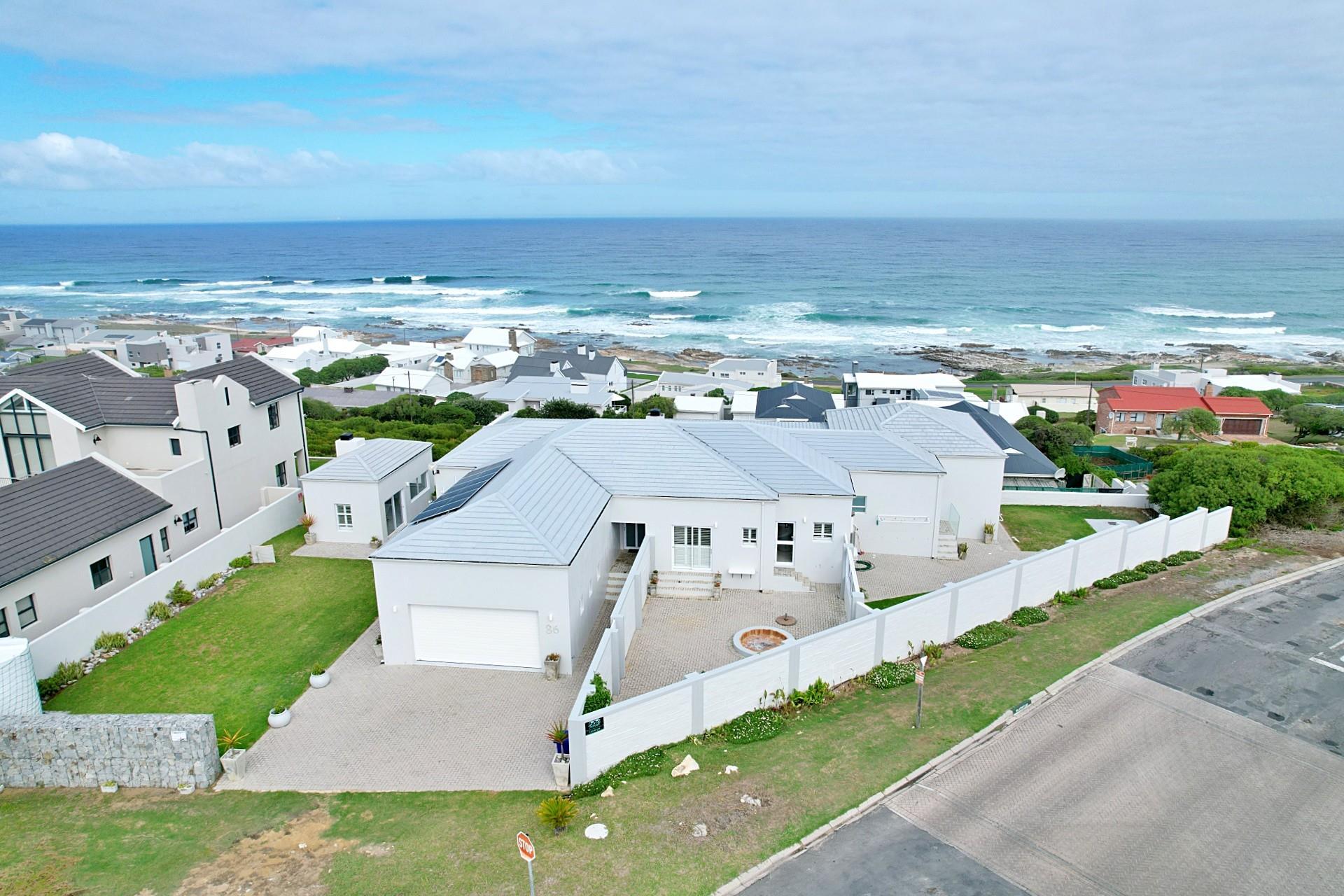 House in Struisbaai, Western Cape, South Africa — photograph 1