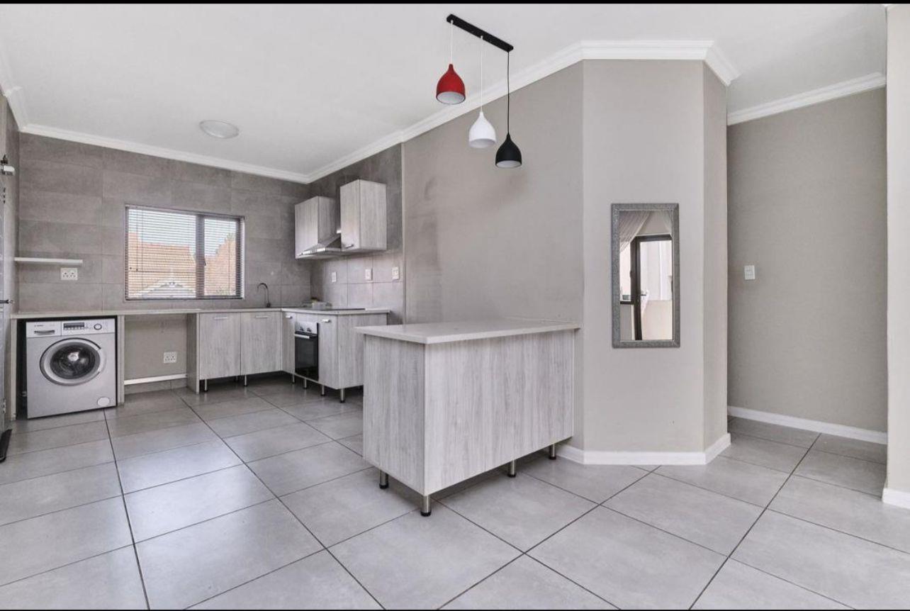 Apartment in Sandton, Gauteng, South Africa — photograph 2