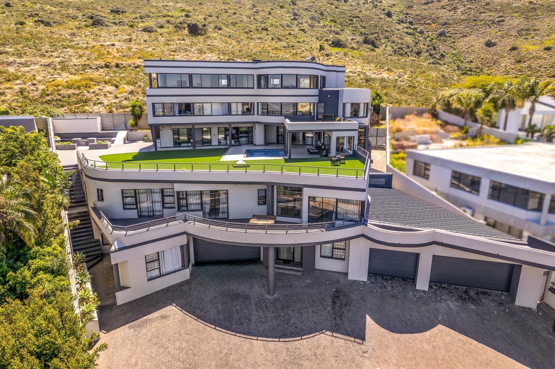 House in Parow, Western Cape, South Africa — photograph 5