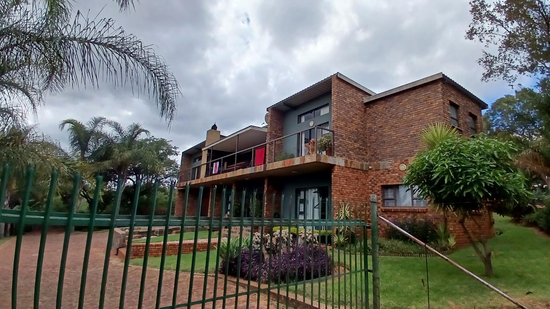 House in Hartbeespoort, North West, South Africa — photograph 1