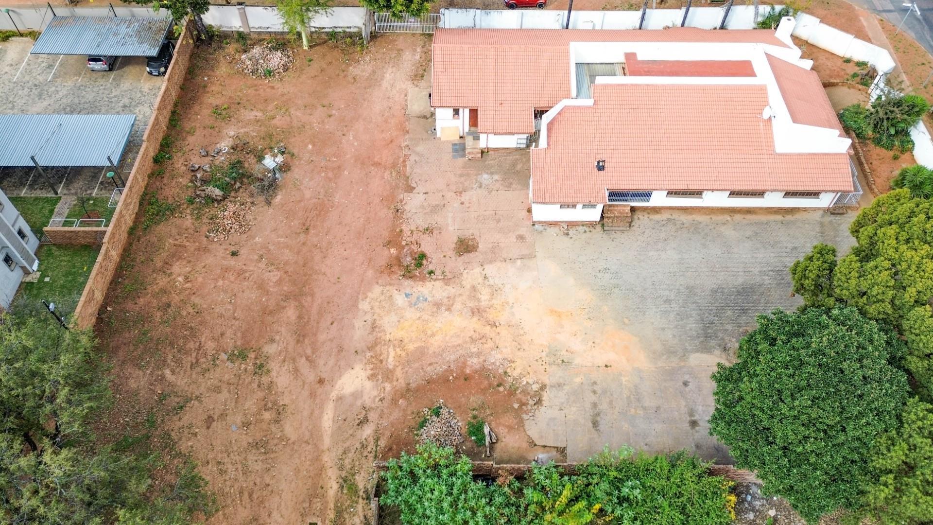 House on Mixed-Use Land — photograph 2