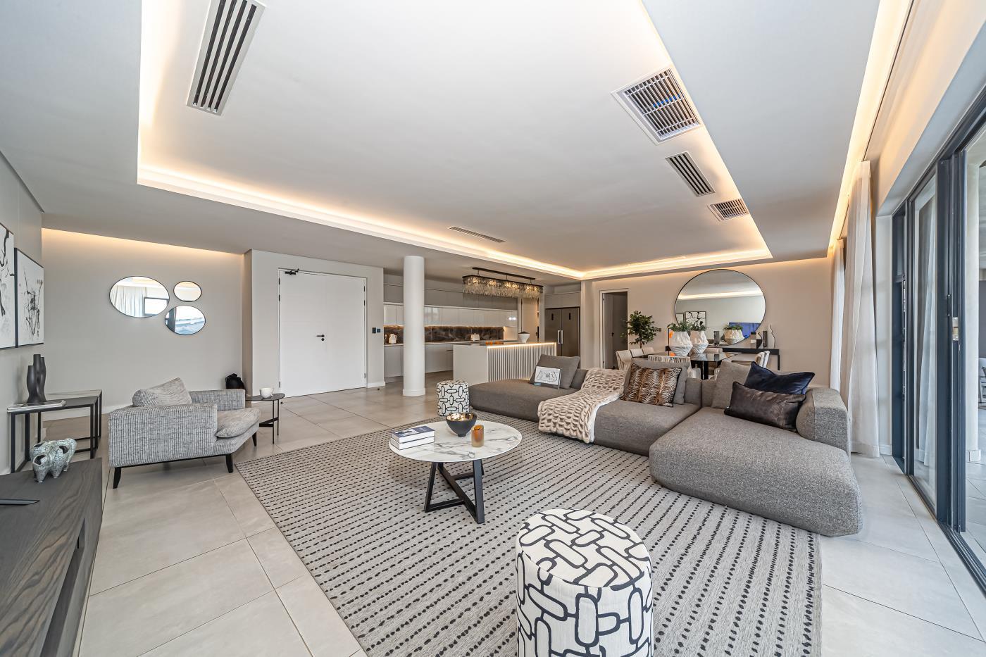 Luxurious Penthouse with Stunning Lagoon Views — photograph 3