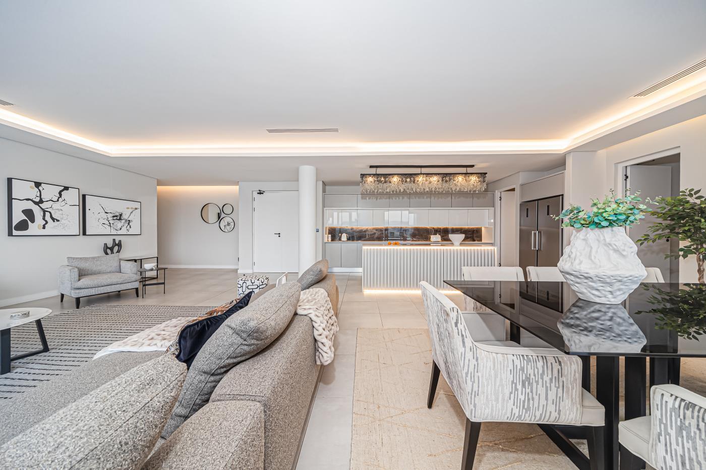 Luxurious Penthouse with Stunning Lagoon Views — photograph 4
