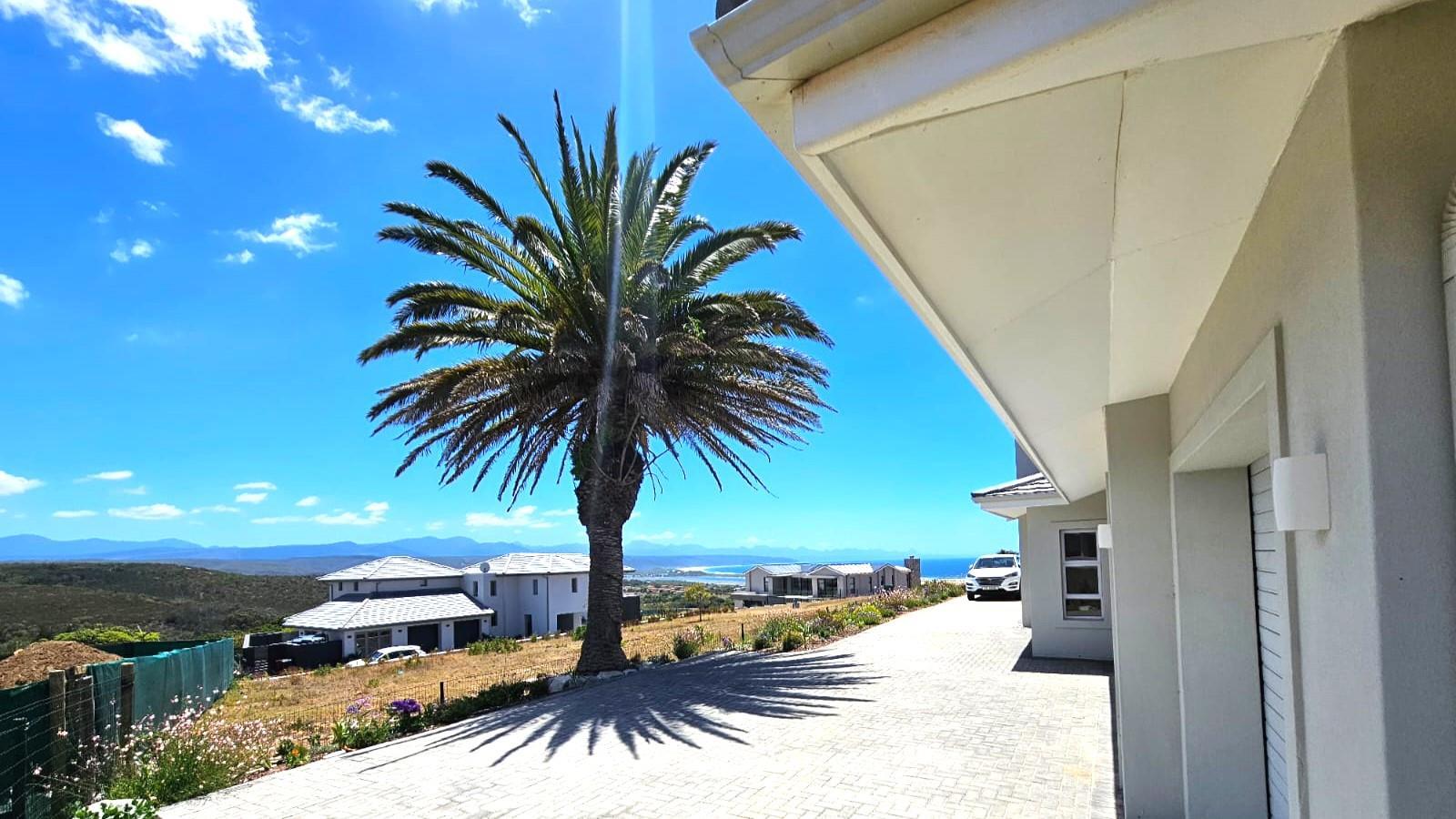 5 Bedroom House For Sale in Baron View — photograph 2