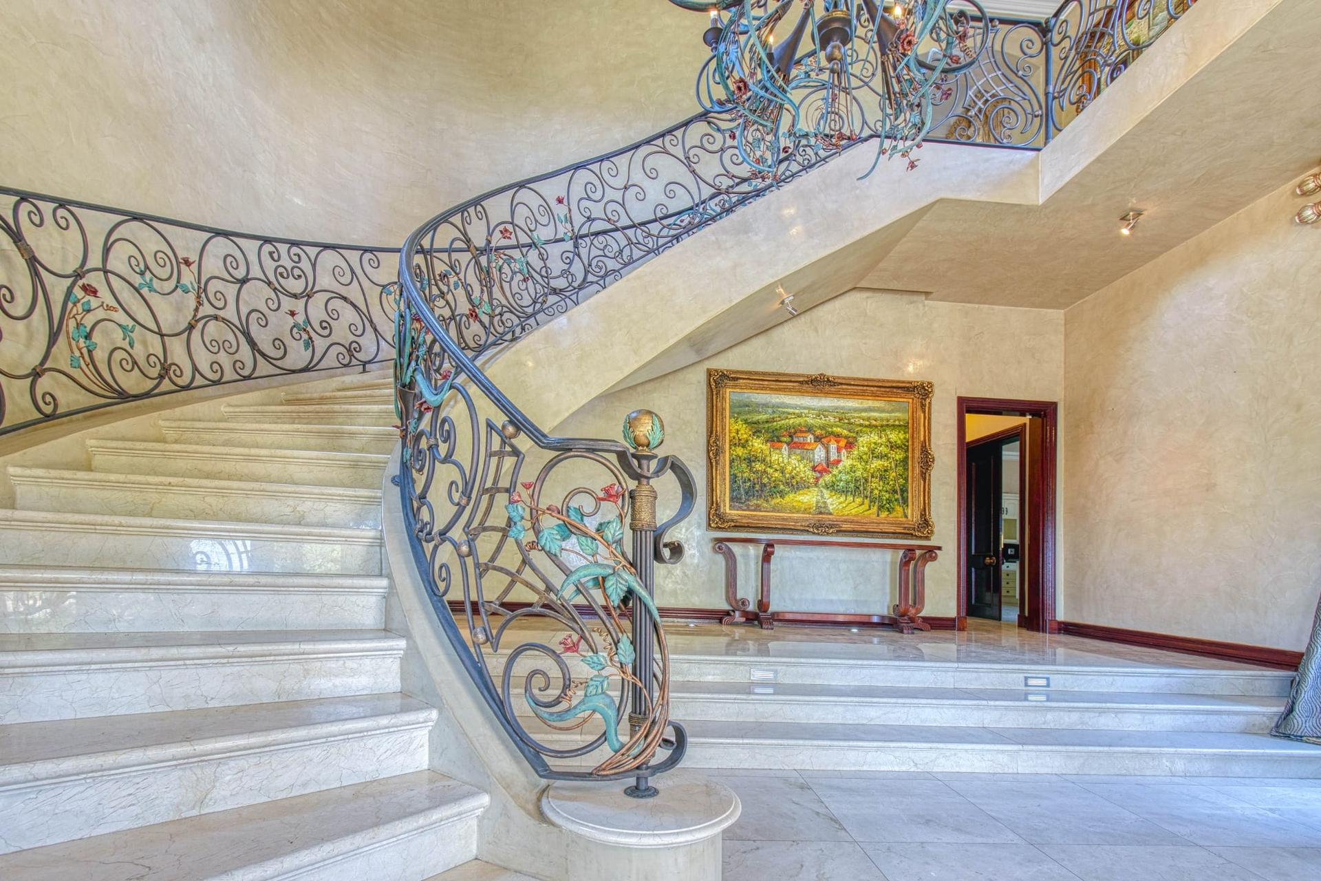 Architectural Masterpiece with Cinematic Luxury & Panoramic Views — photograph 2