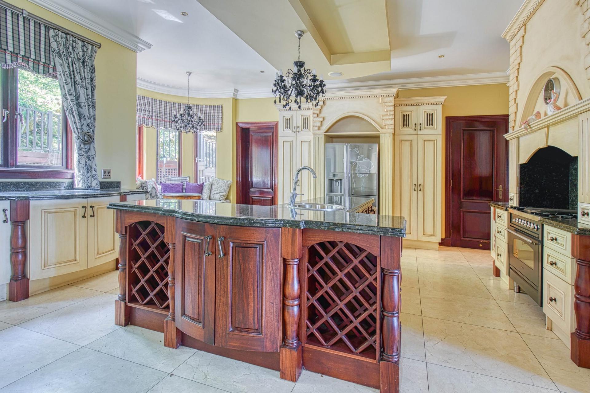 Architectural Masterpiece with Cinematic Luxury & Panoramic Views — photograph 5