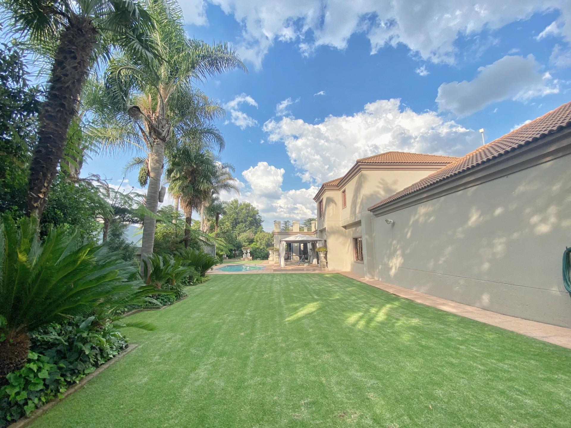 DISTINCTLY EXECUTIVE SANCTUARY OFFERING FULLY SOLAR-POWERED LIVING AND FILLED WITH INESTIMABLE WORTH — photograph 3