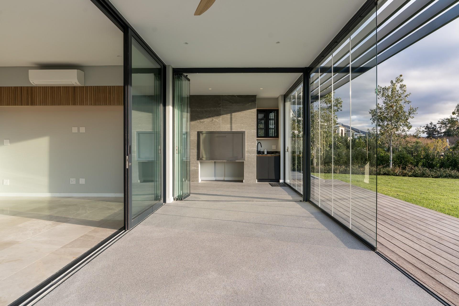 Estate Living Meets Luxury Mountain Views — photograph 2