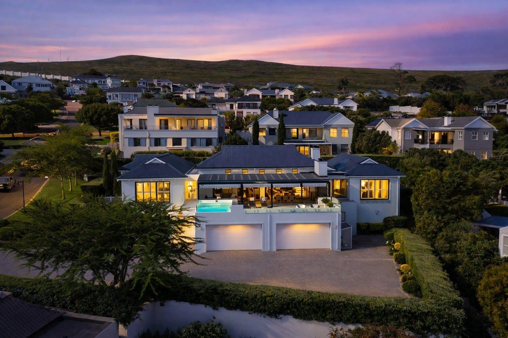 Property of Distinction with Panoramic Sea Views — photograph 2