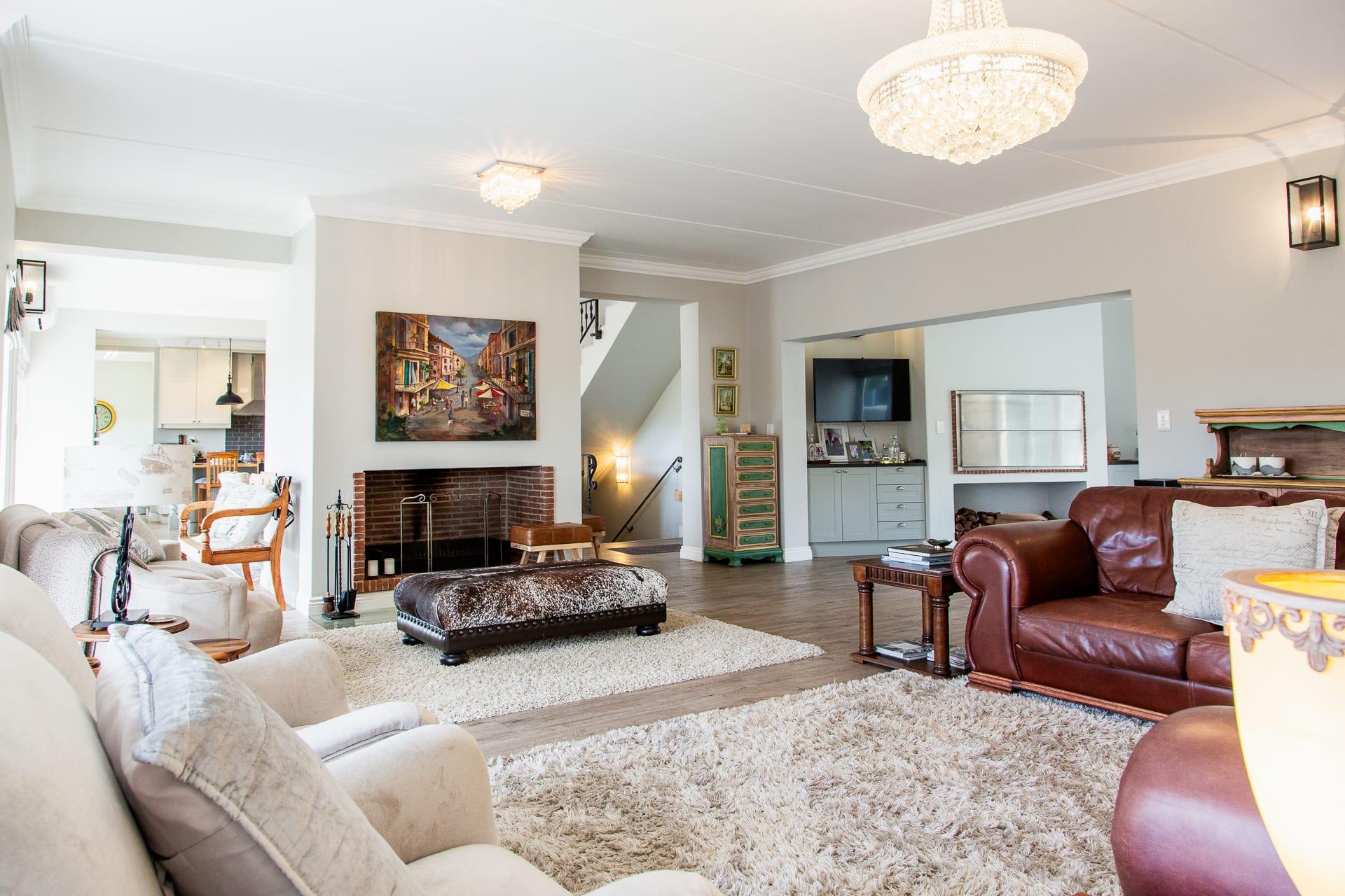 Elegant Winelands Residence with Private Wine Cellar and Boma Living — photograph 2