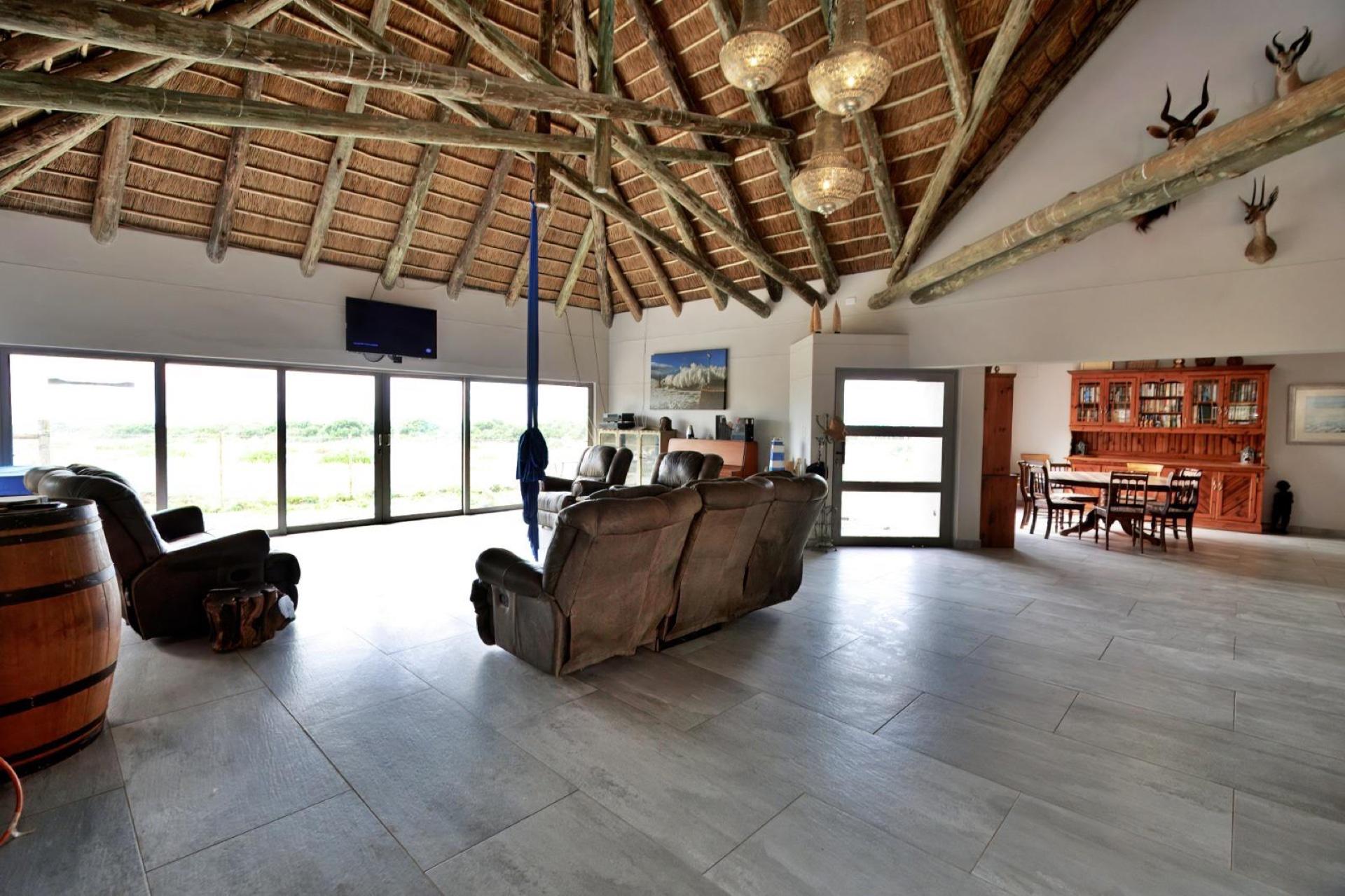Private Reserve Home in Stilbaai — photograph 4