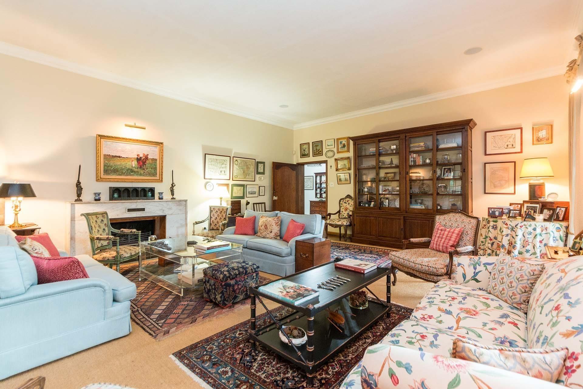 Charming Family Estate with Pool & Cottage — photograph 3
