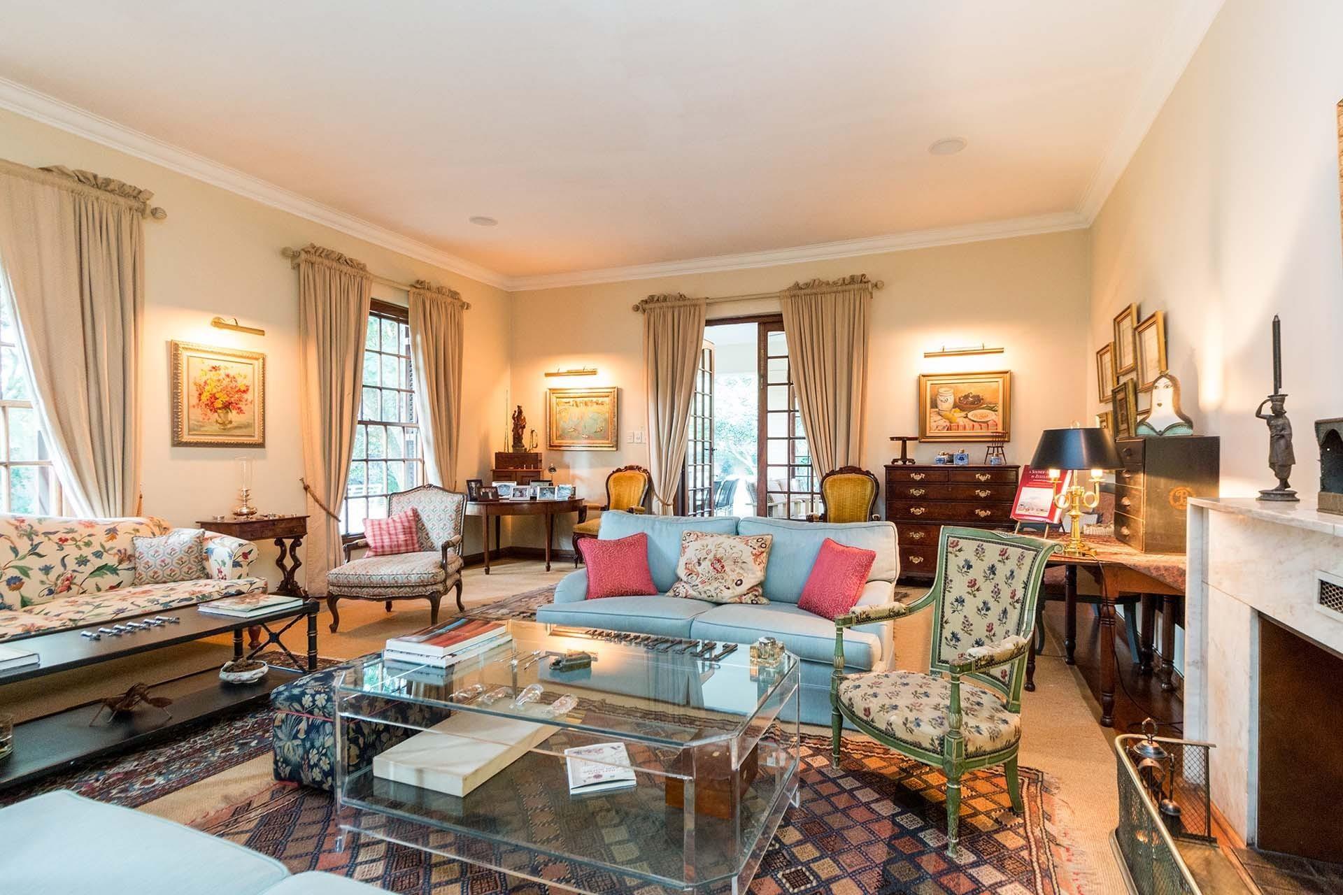 Charming Family Estate with Pool & Cottage — photograph 4