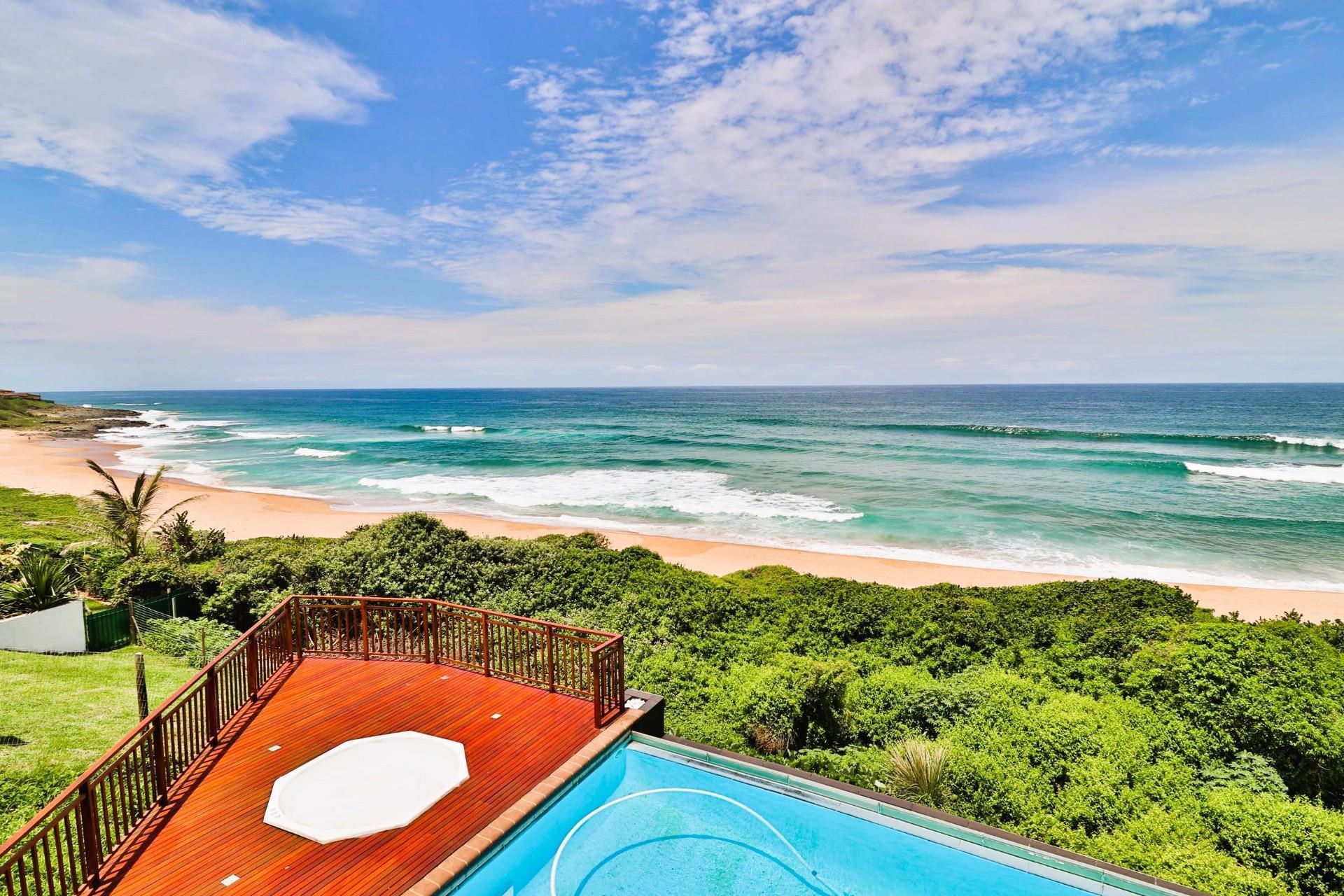 Light-Filled Coastal Haven of Luxury — photograph 1