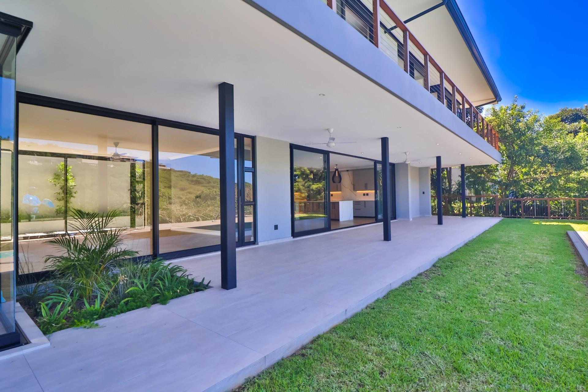 The Ultimate in Luxury on the Golf Estate — photograph 2