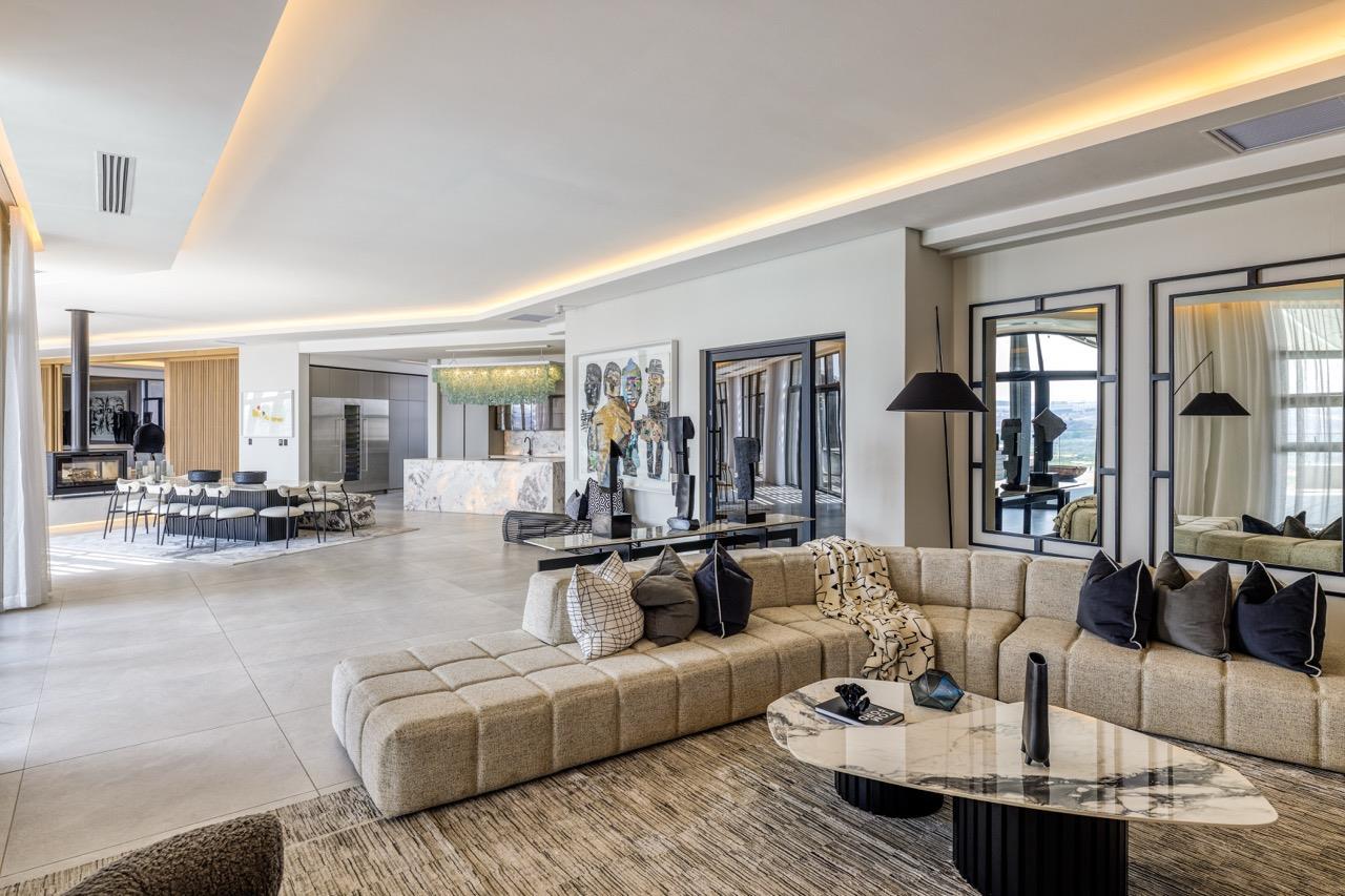 Exclusive Penthouse with Breathtaking Views — photograph 3