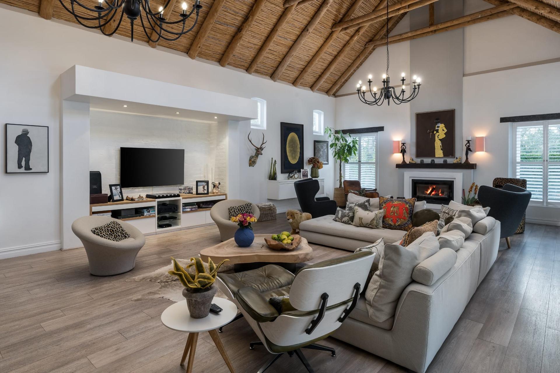 Timeless Estate Living with Vineyard Views and Absolute Privacy — photograph 4