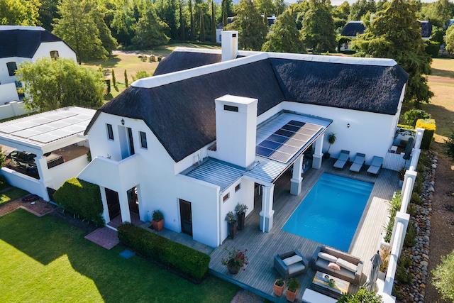 Panoramic Views, Privacy and Proven Investment Appeal — photograph 3