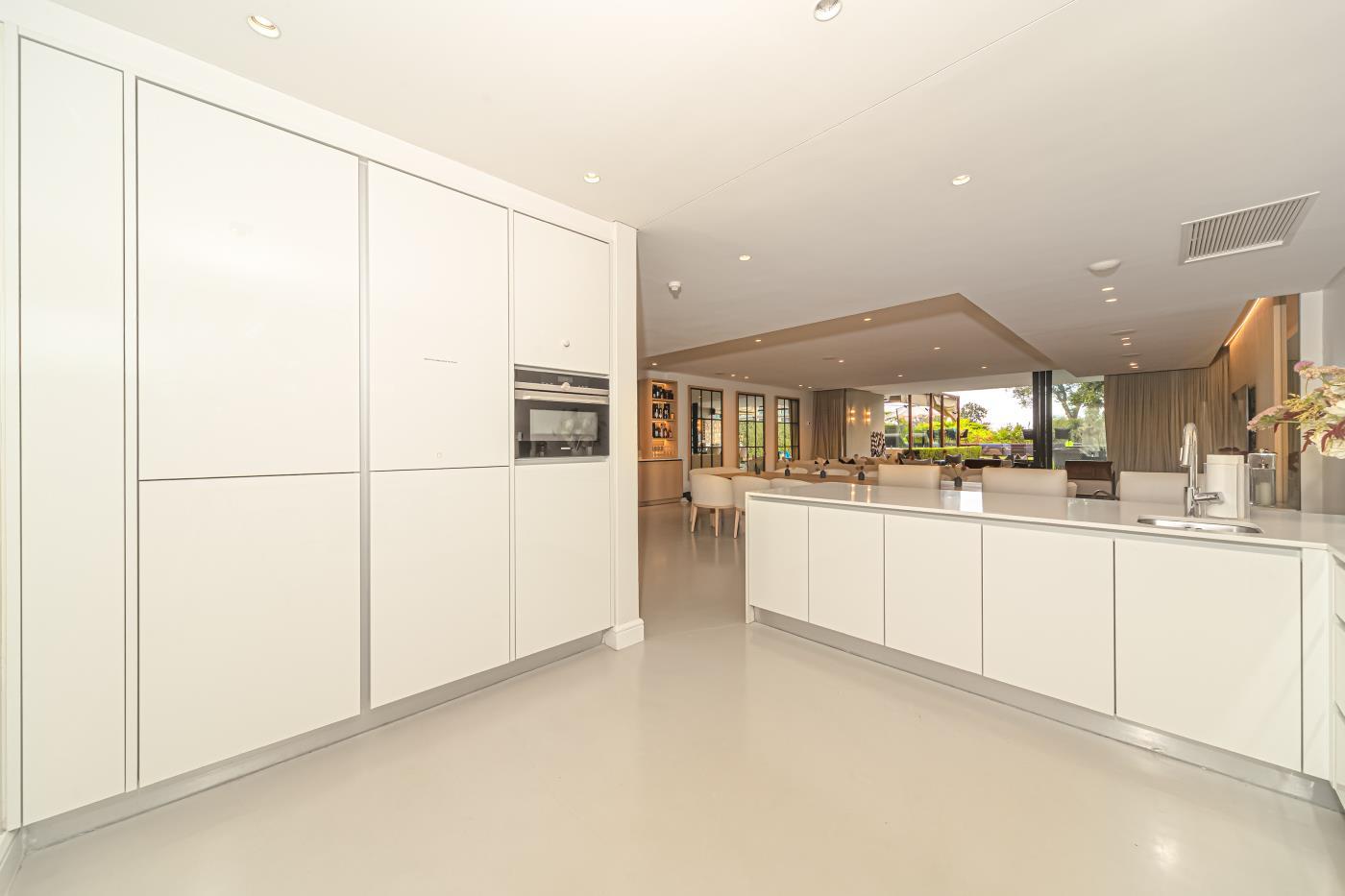 Architectural mastery and bespoke smart-home — photograph 2