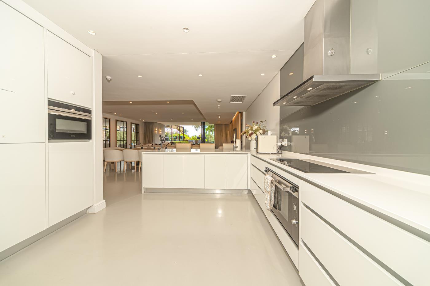 Architectural mastery and bespoke smart-home — photograph 3