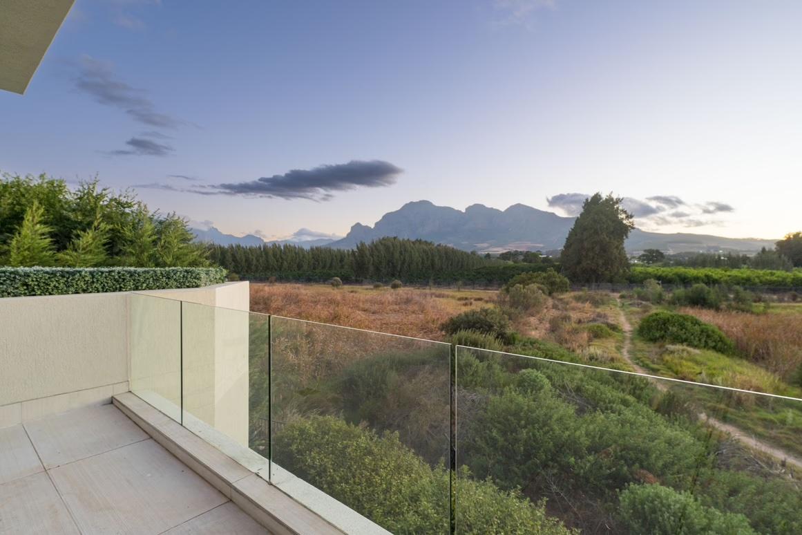 Infinity-Pool Residence in Pearl Valley — photograph 4