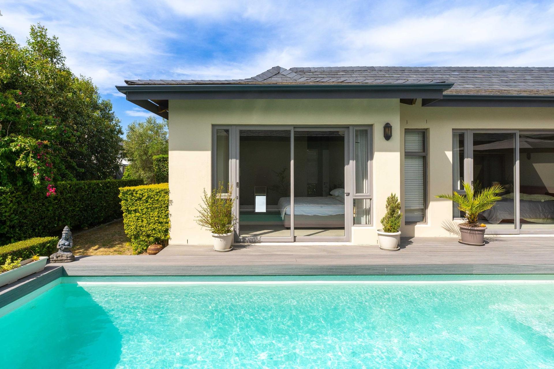Single-Storey Luxury Family Home with Exceptional Indoor–Outdoor Living — photograph 2