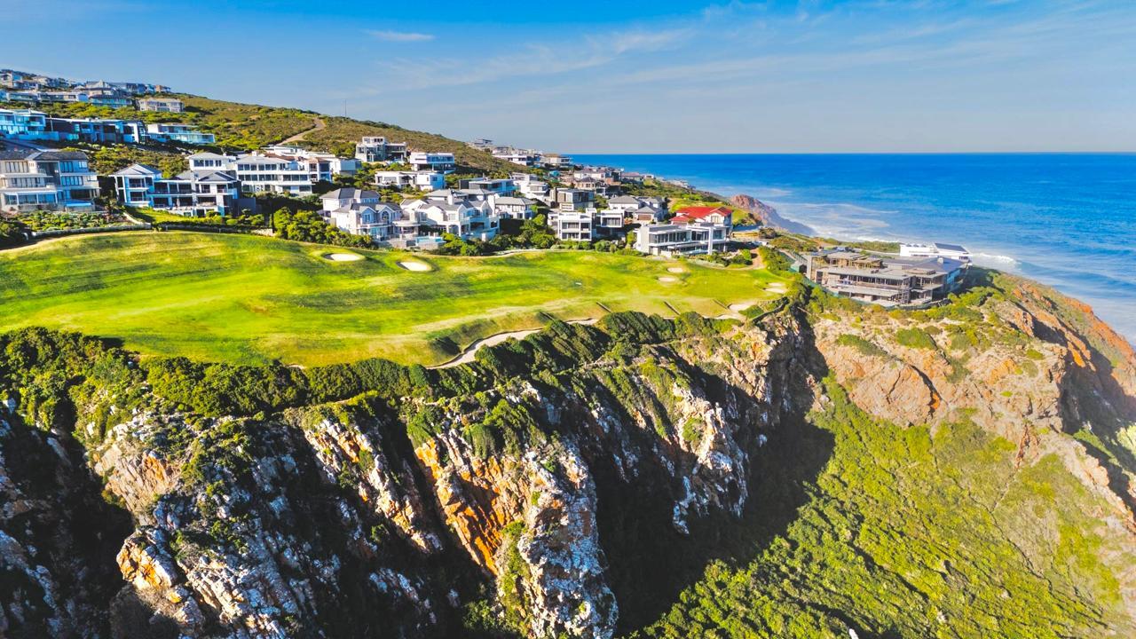 A Rare Cliffside Coastal Retreat — photograph 3