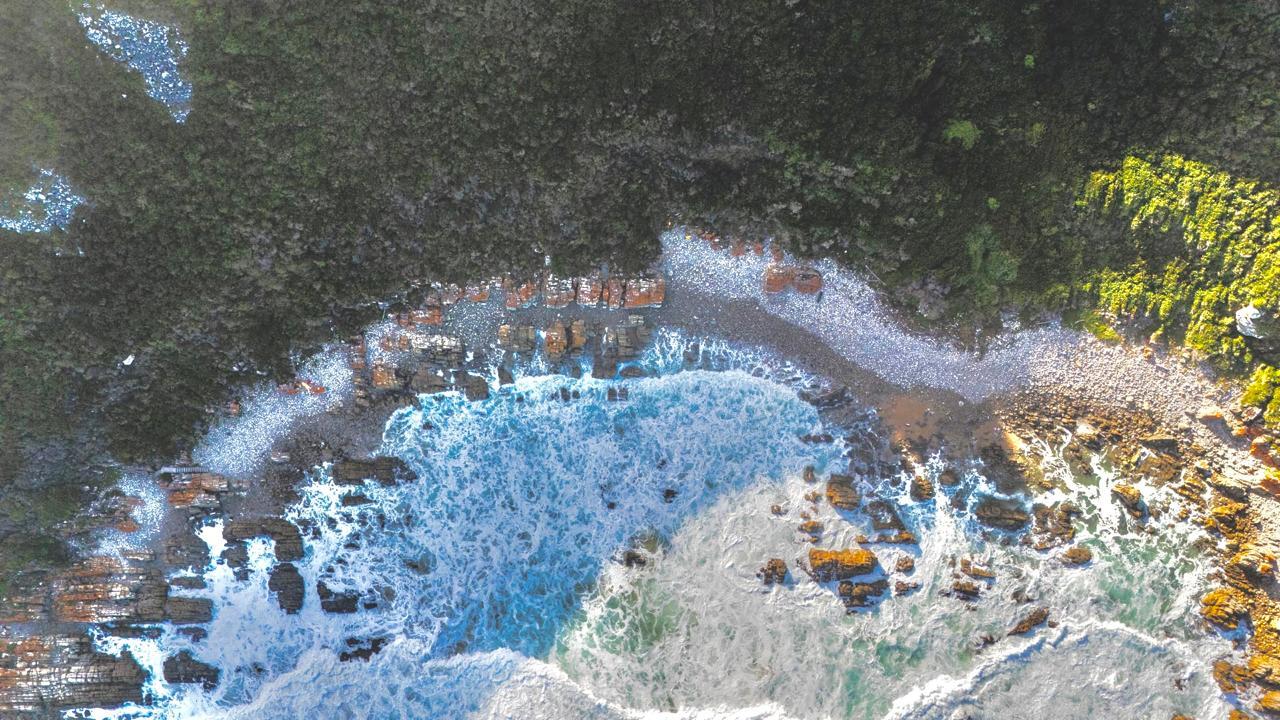 A Rare Cliffside Coastal Retreat — photograph 4