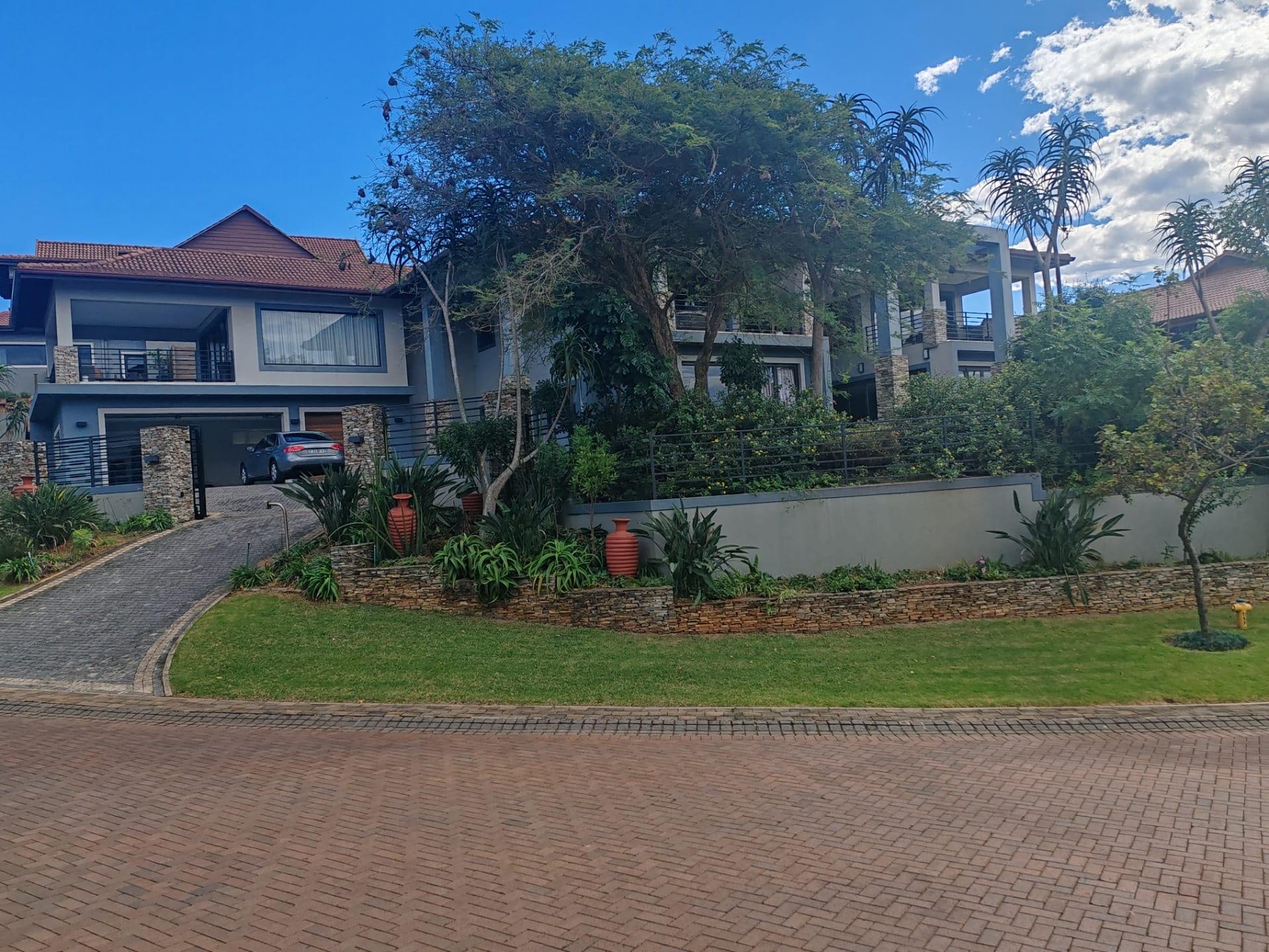 Contemporary Coastal Masterpiece With Ocean Views — photograph 2